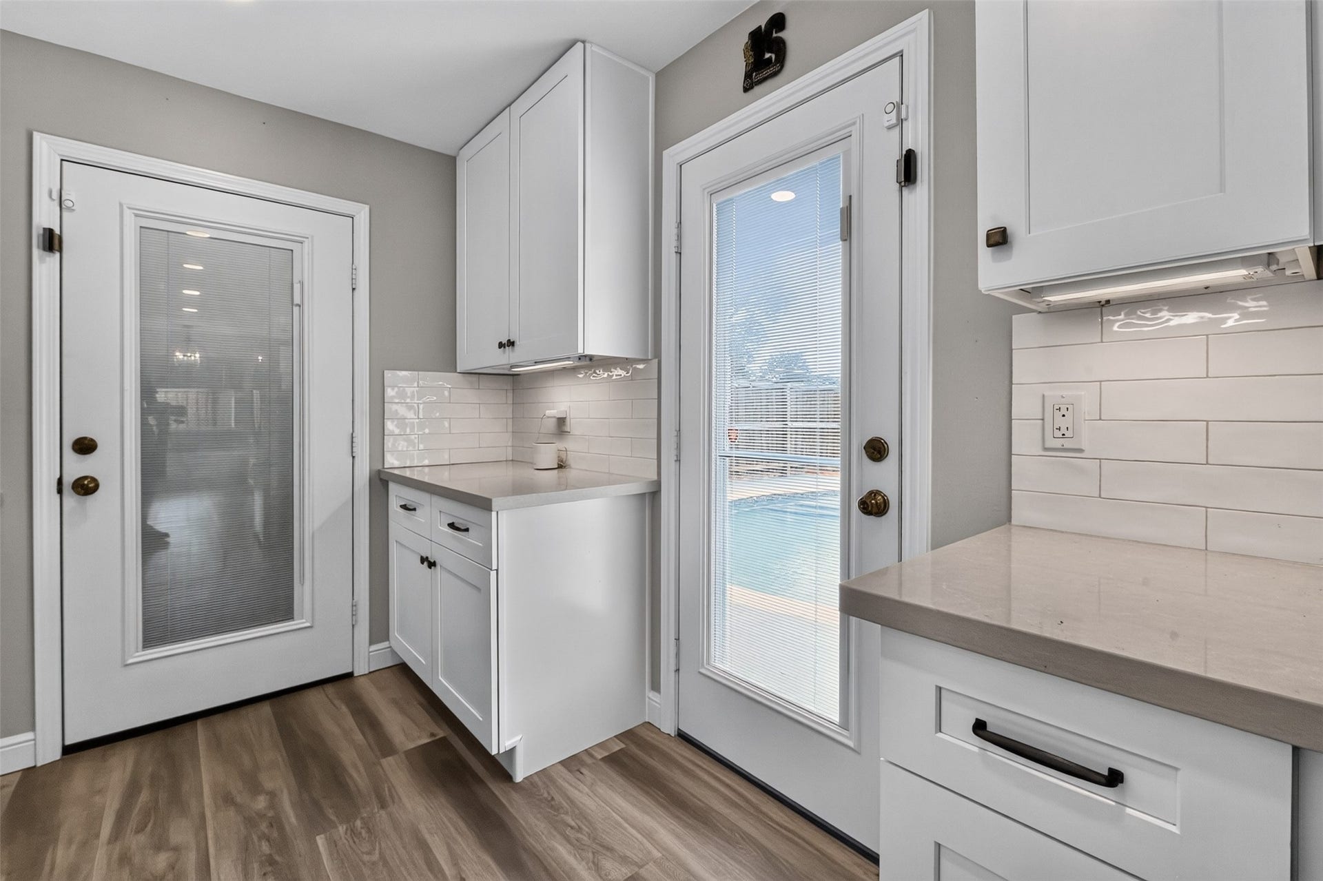1918 Oaklawn Street, Sugar Land, TX 77498 Side door by laundry area leads to the pool.