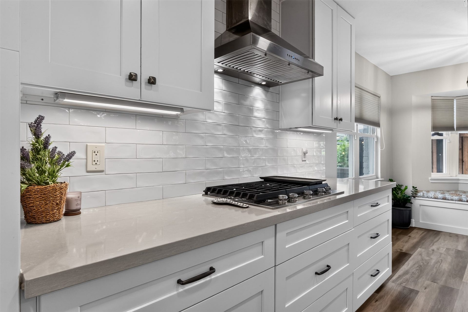 1918 Oaklawn Street, Sugar Land, TX 77498 The chef in the family will love the gas cooktop.