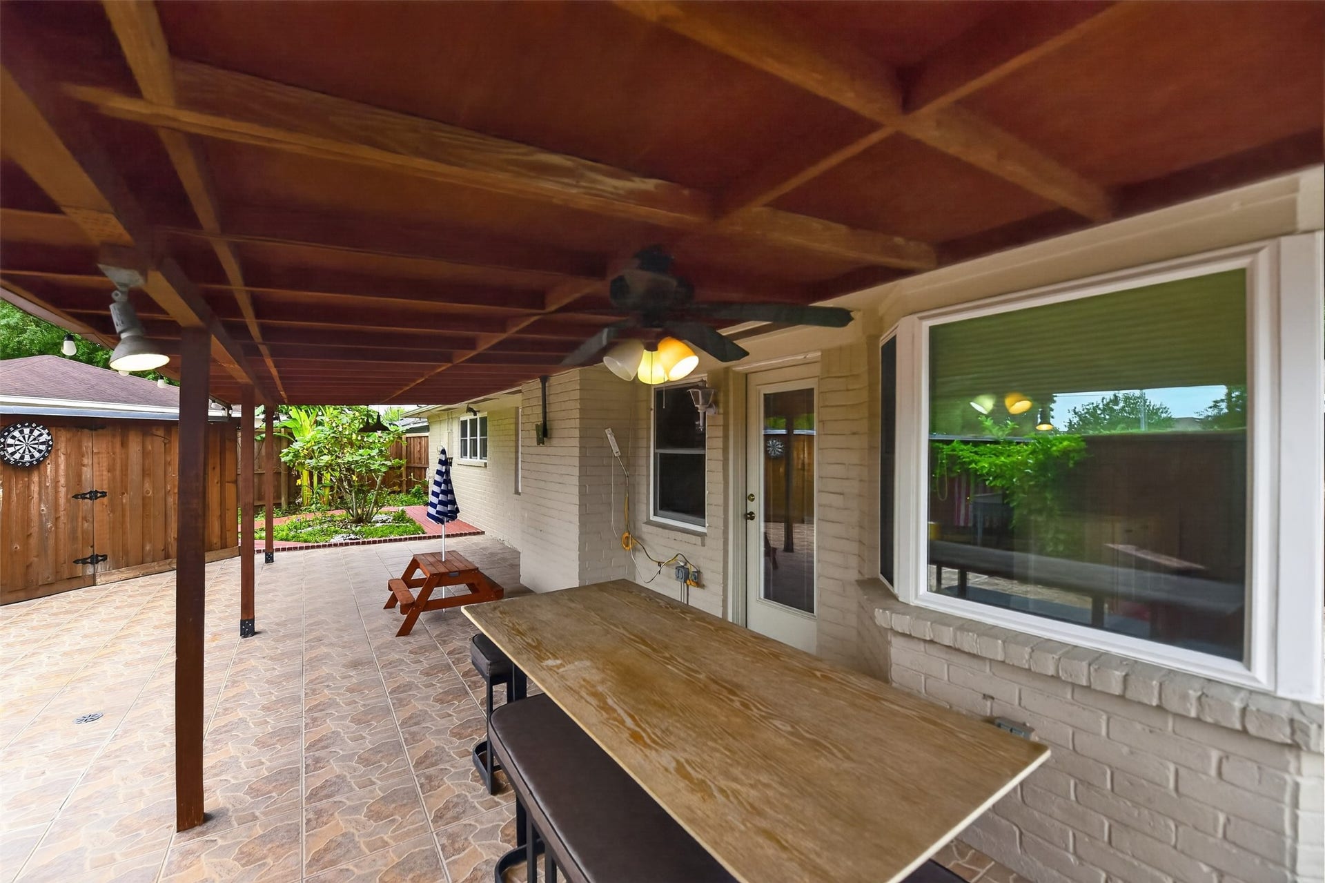 1918 Oaklawn Street, Sugar Land, TX 77498 Step outside to your covered patio.