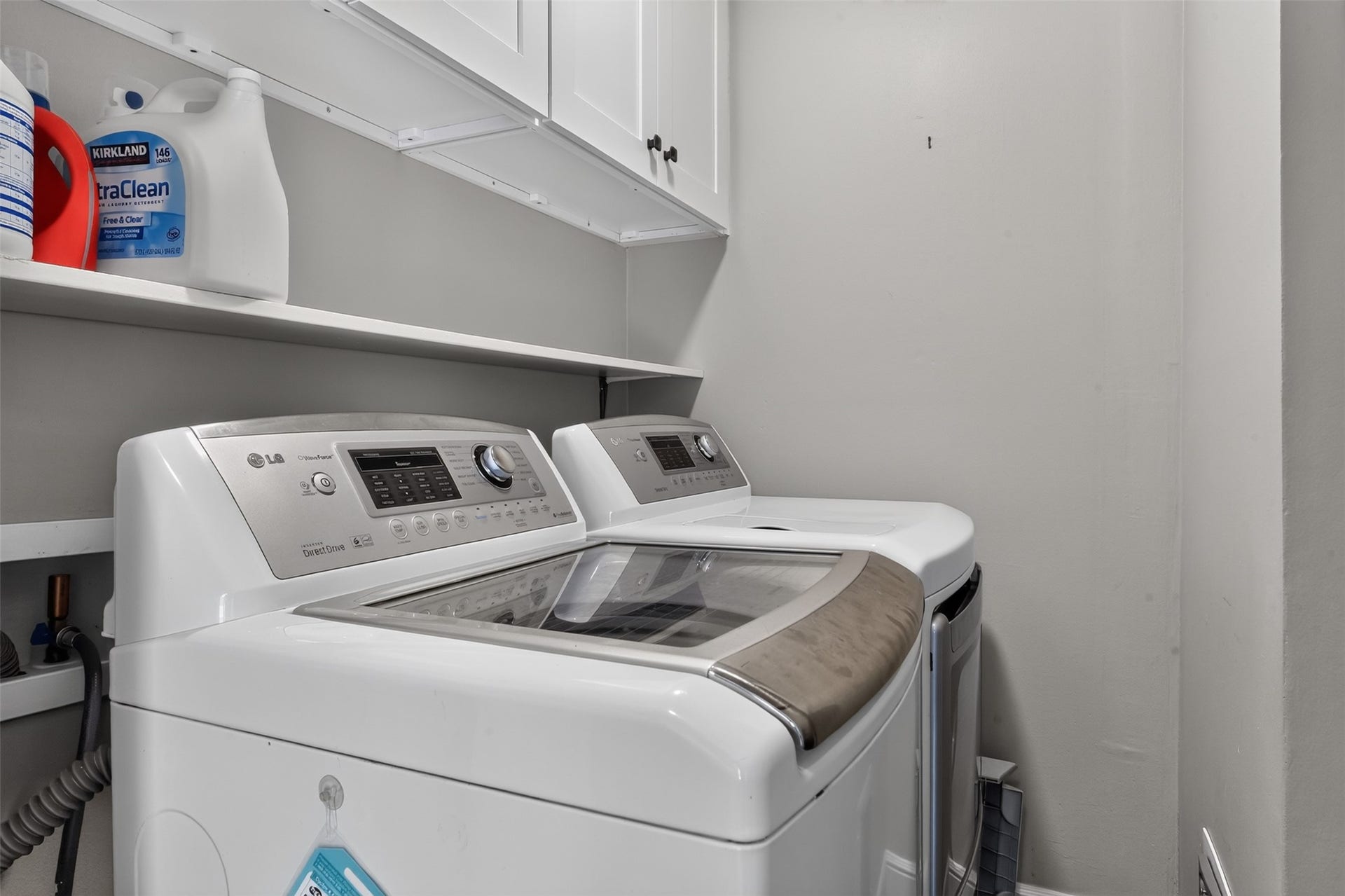 1918 Oaklawn Street, Sugar Land, TX 77498 Laundry area has room for full sized waher and dryer.
