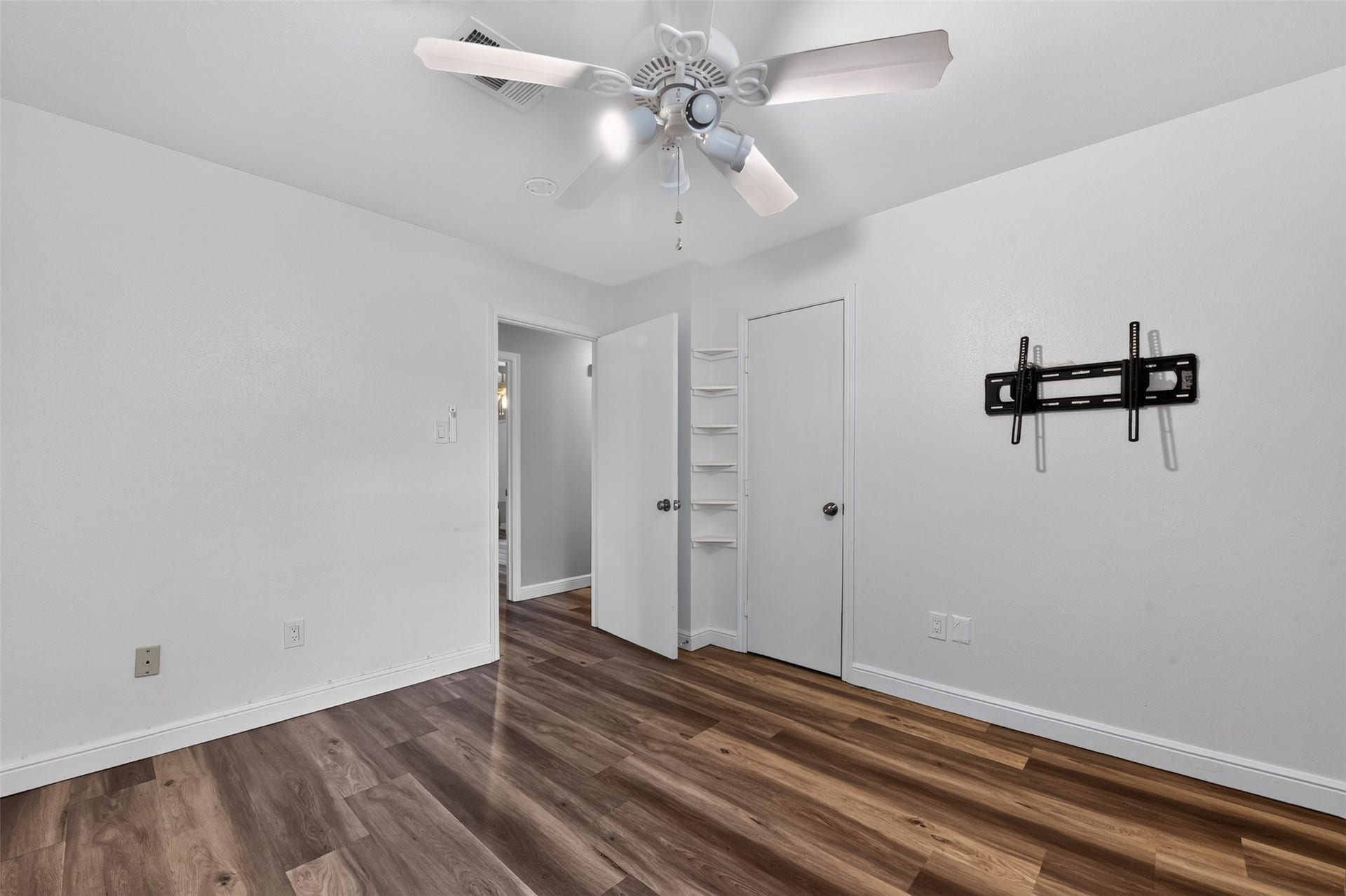 1918 Oaklawn Street, Sugar Land, TX 77498 Third bedroom...note that even the bedrooms have luxury vinyl flooring,