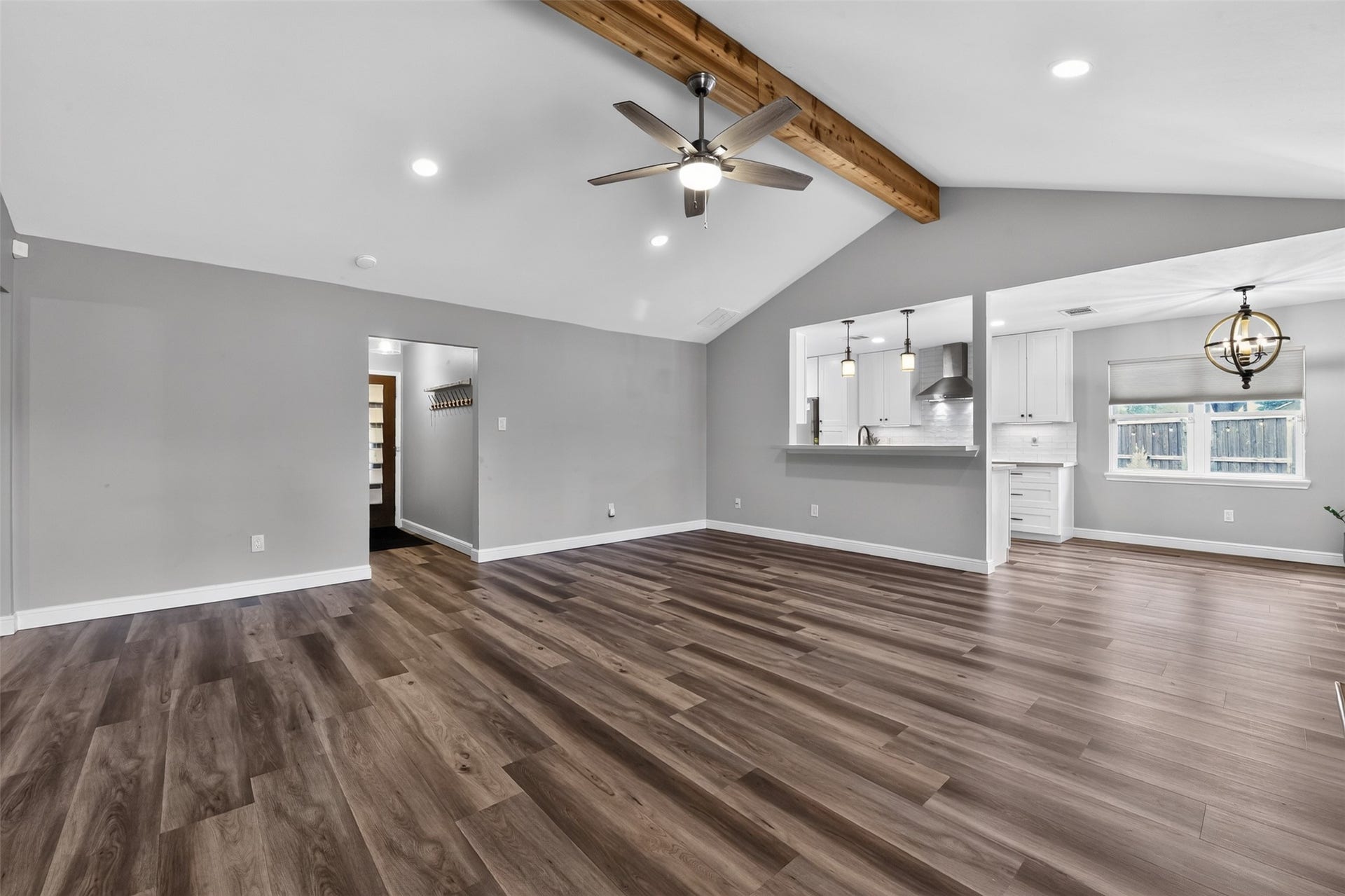 1918 Oaklawn Street, Sugar Land, TX 77498 Living area is open to the kitchen and breakfast area,