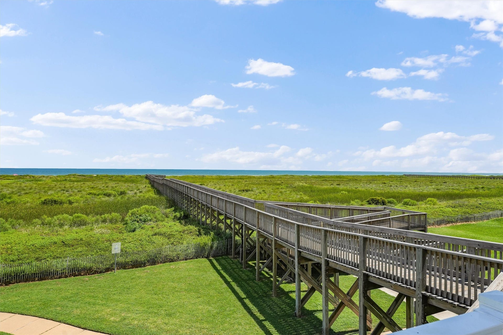 A private bridge leads directly to
the beach, ensuring quick and
easy access for residents and
guests.