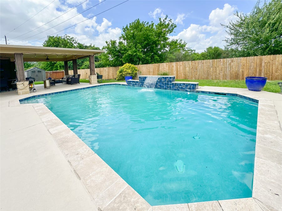 Property photo for 402 Heatherton Hill Drive, Rosenberg, TX