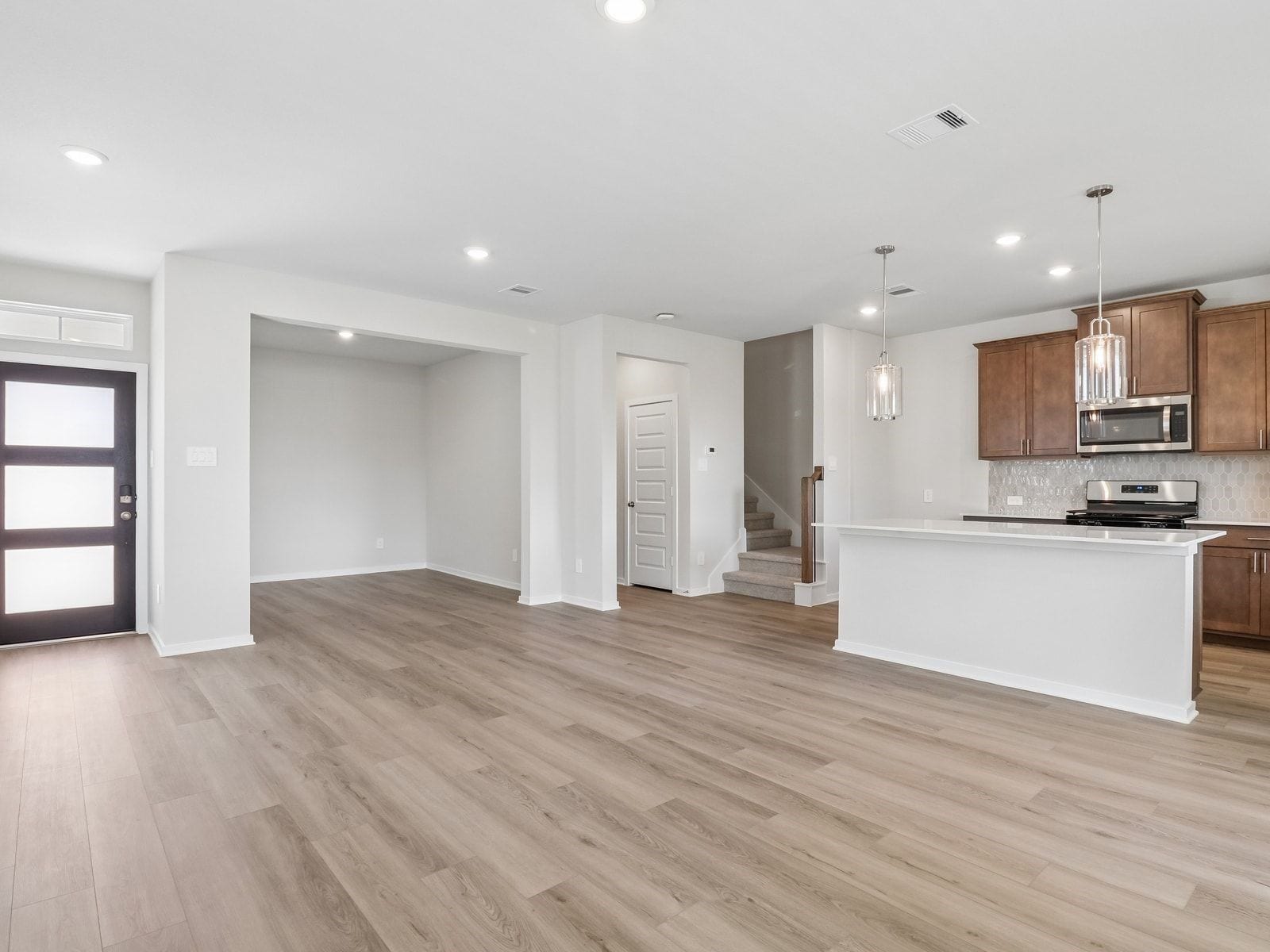 9139 Banpo Heights Drive, Cypress, TX 77433 Photo is not of the actual home, but is an inspirational photo of builder's model home and may depict options, furnishings, and/or decorator features that are not included.