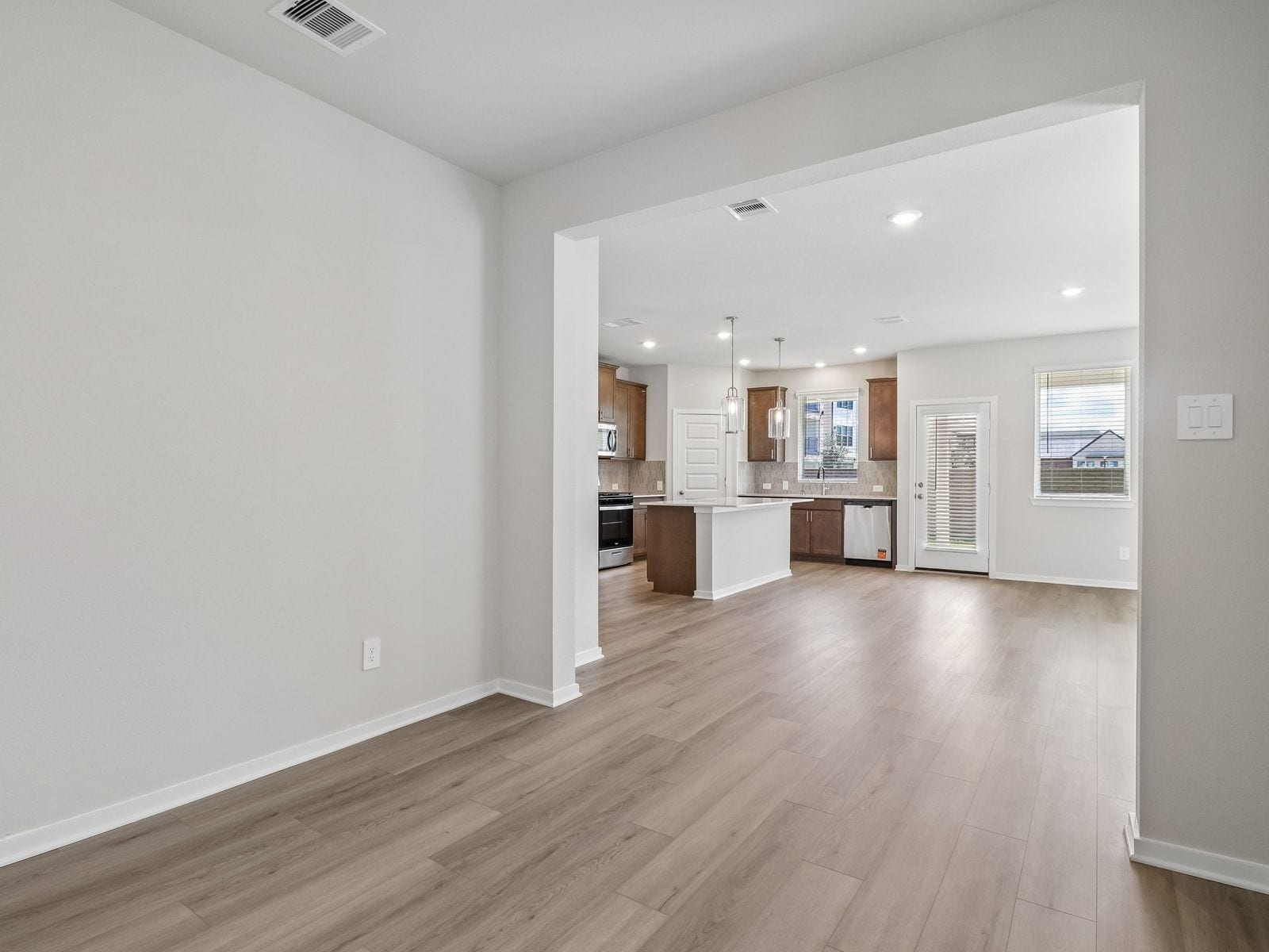 9139 Banpo Heights Drive, Cypress, TX 77433 Photo is not of the actual home, but is an inspirational photo of builder's model home and may depict options, furnishings, and/or decorator features that are not included.