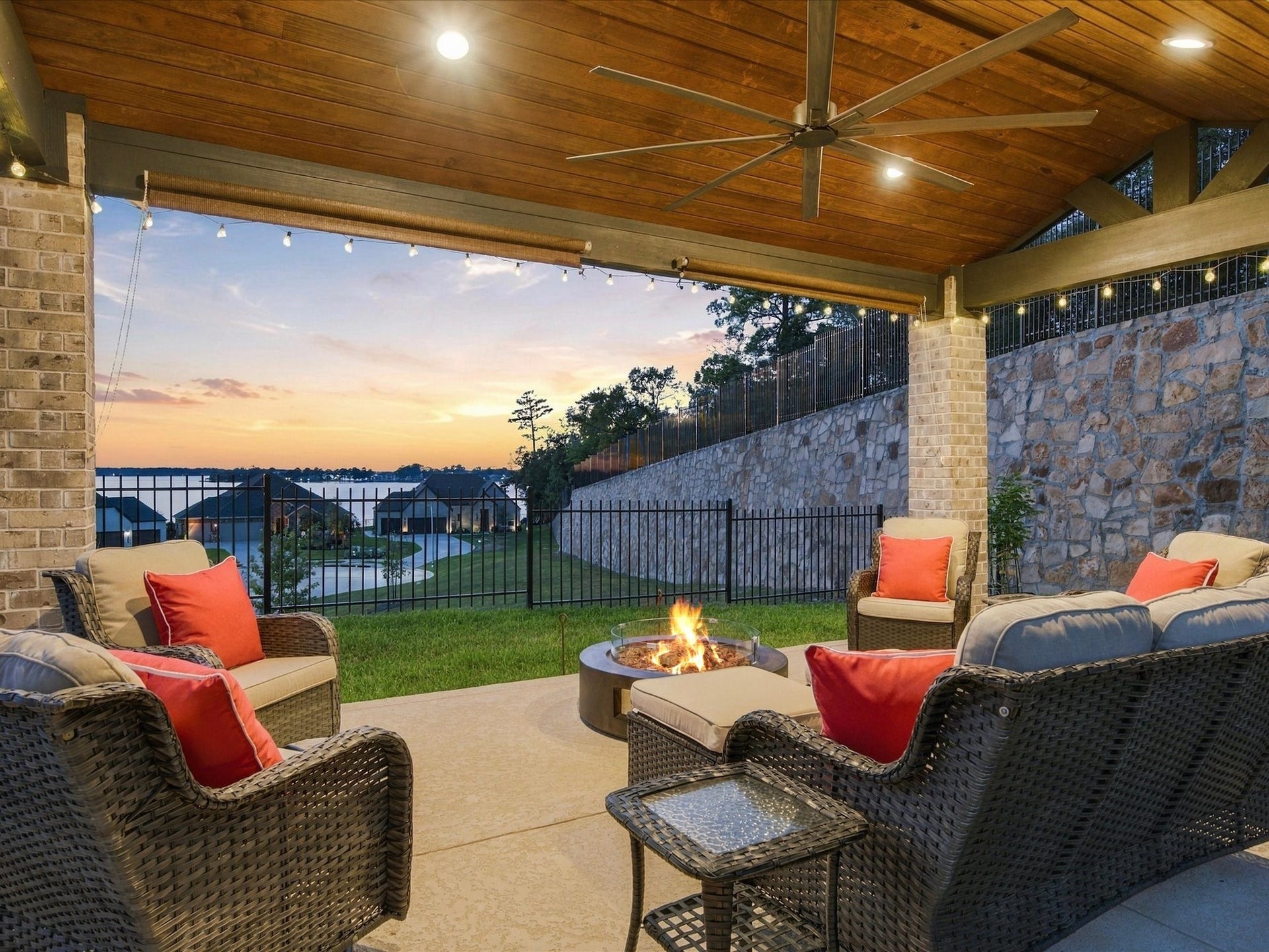 Newly constructed Cabana with lake views you cannot find near Lake Conroe!