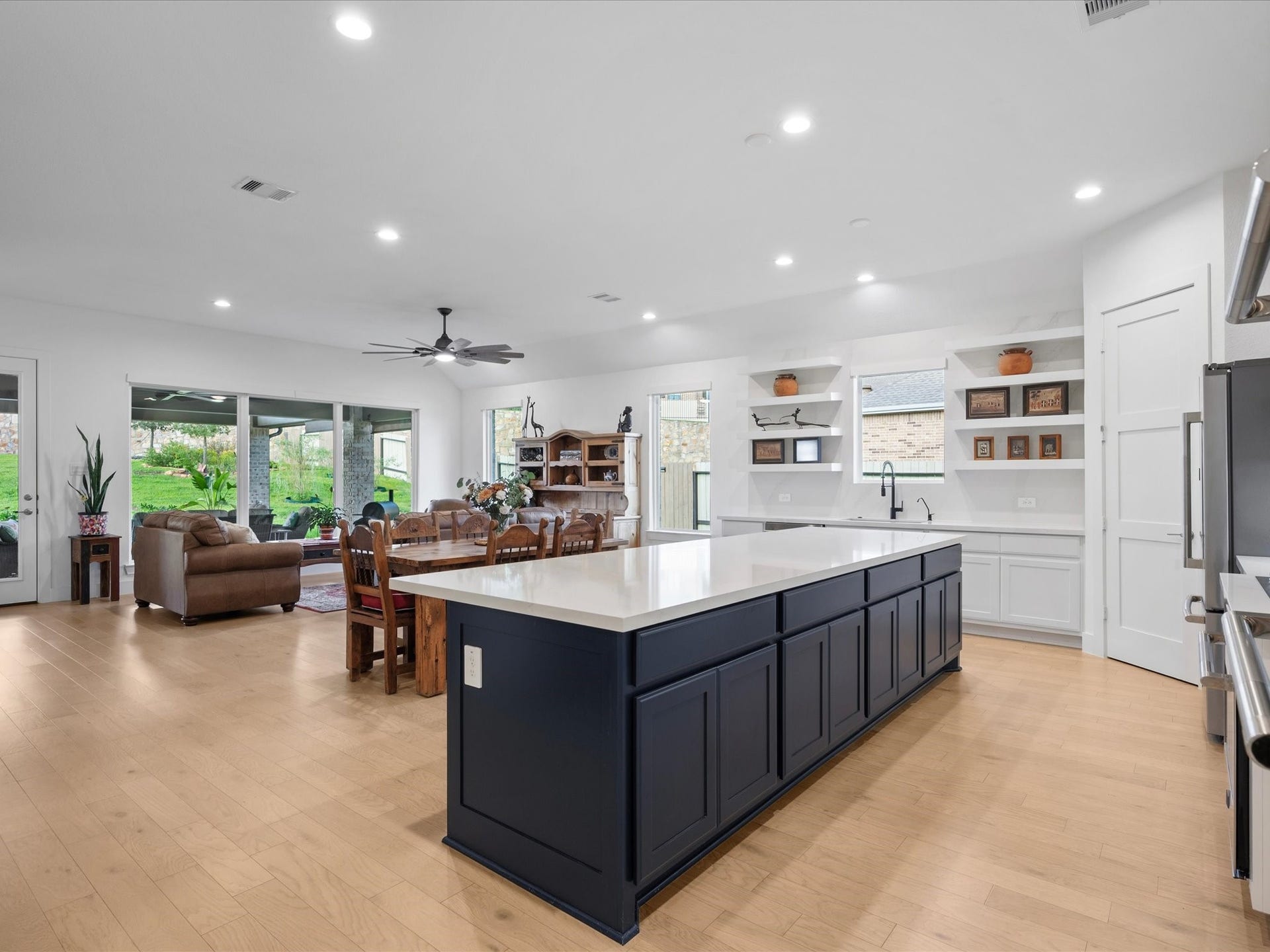 Open concept & large island for entertaining