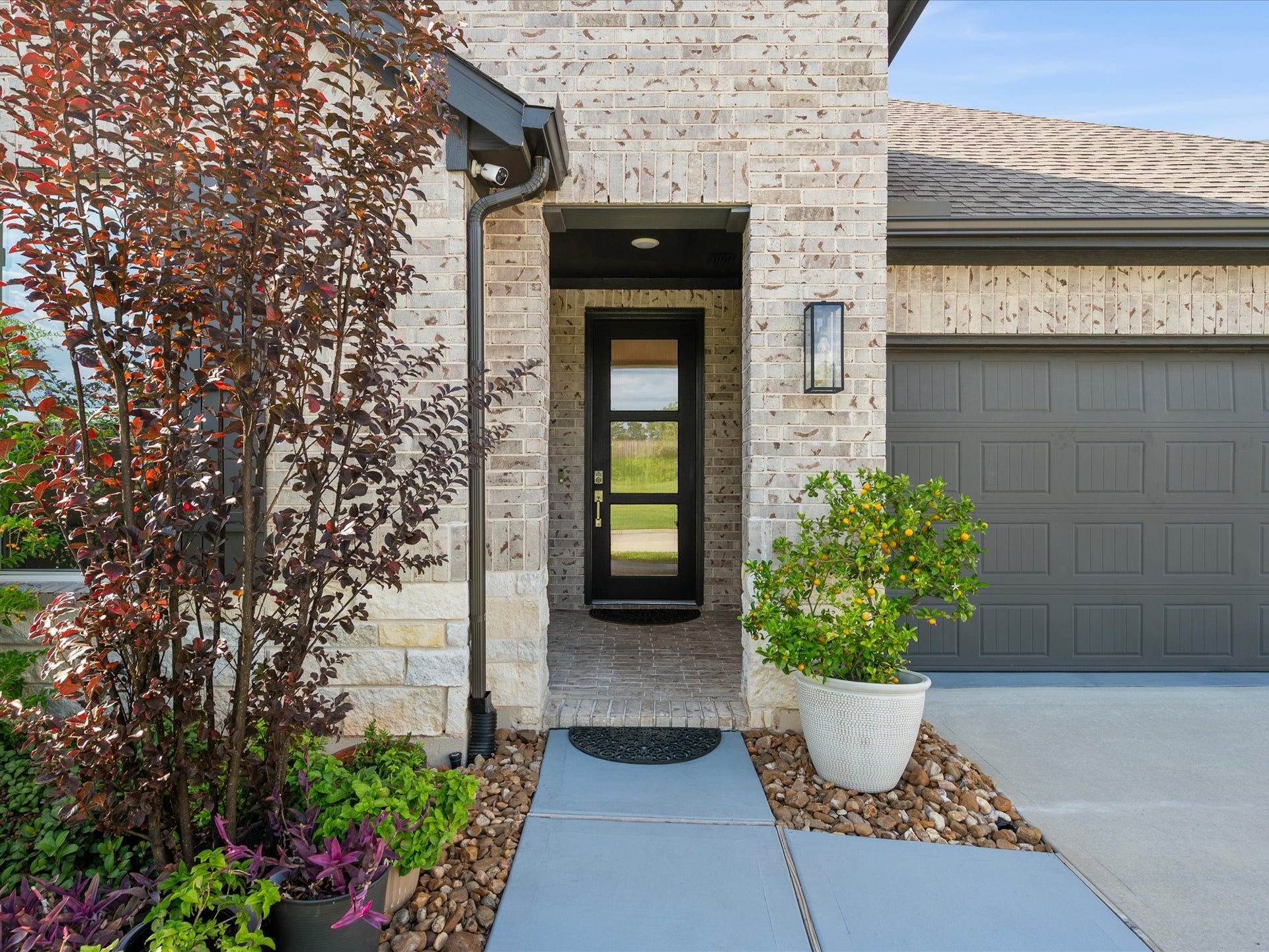 Step inside this immaculate home that appears to have never been lived in!
