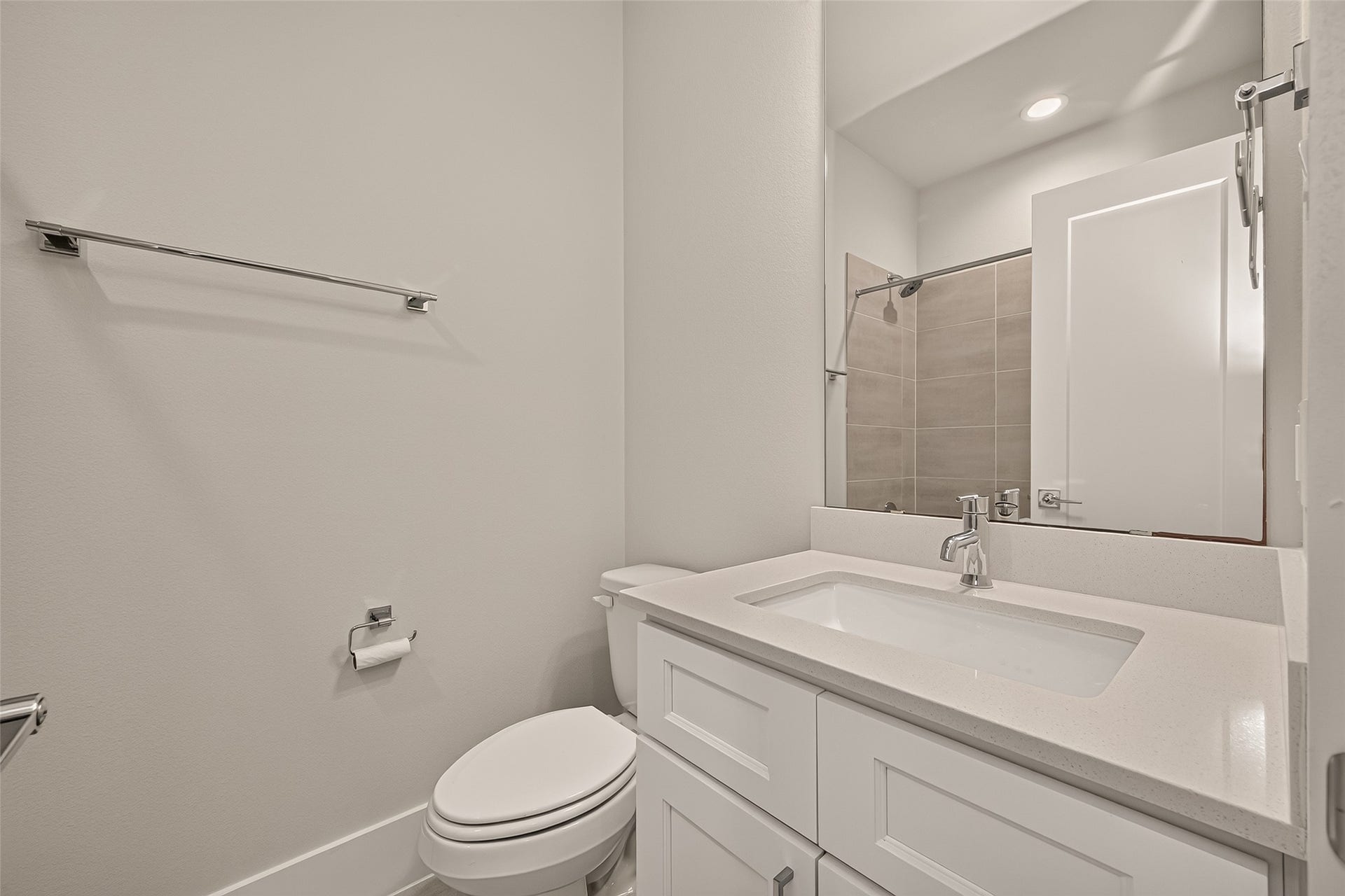 838 Fisher Street, #A, Houston, TX 77018 Ensuite bath