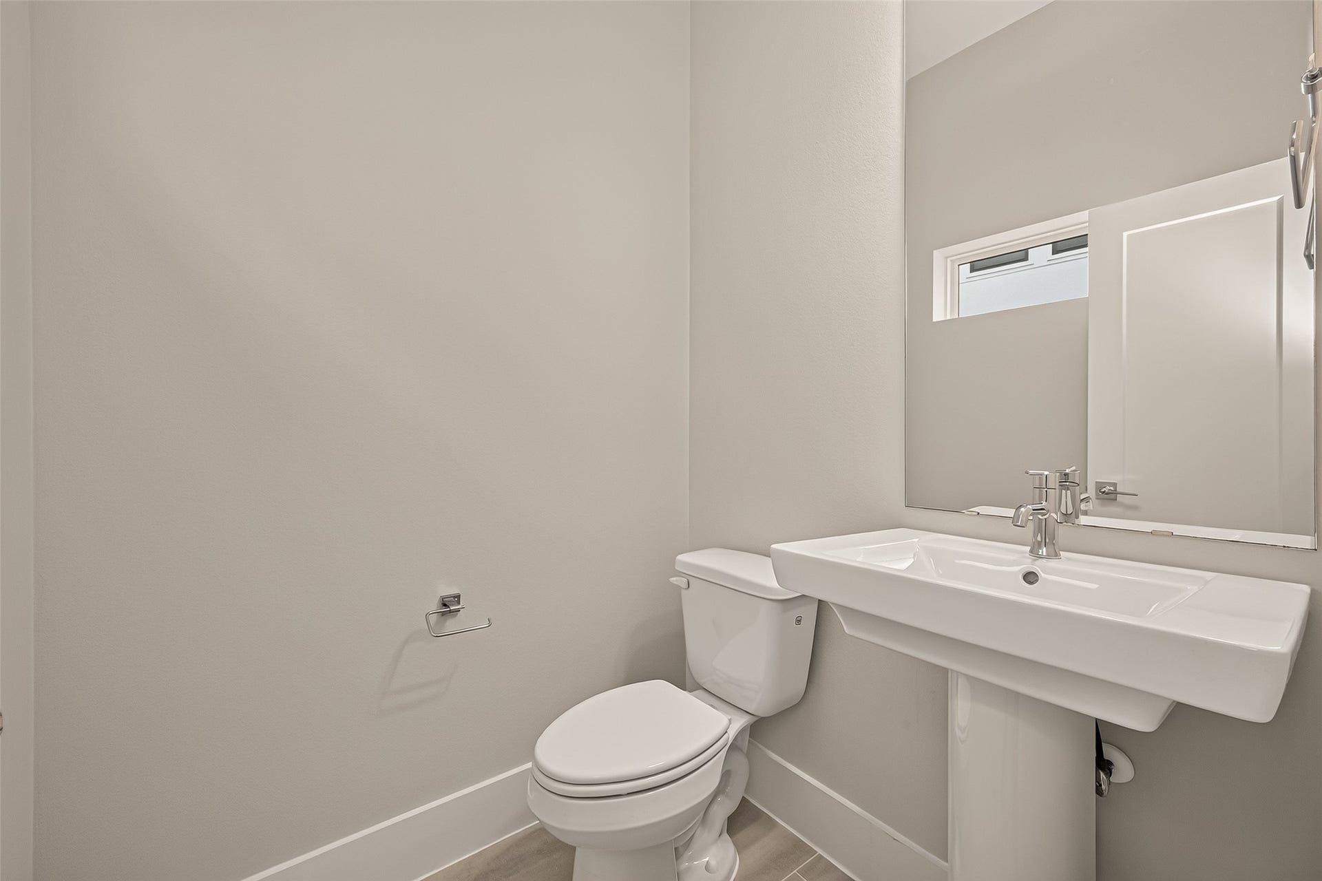 838 Fisher Street, #A, Houston, TX 77018 Half bath located on 2nd floor
