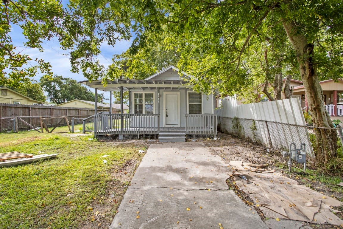 4718 Palmetto Street, Bacliff, TX 77518 4718 Palmetto Street, Bacliff, TX 77518