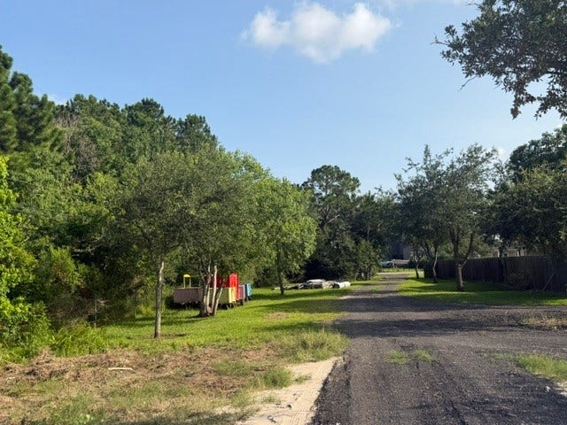 2884 Broadway Street, Dickinson, TX 77539 2884 Broadway Street, Dickinson, TX 77539