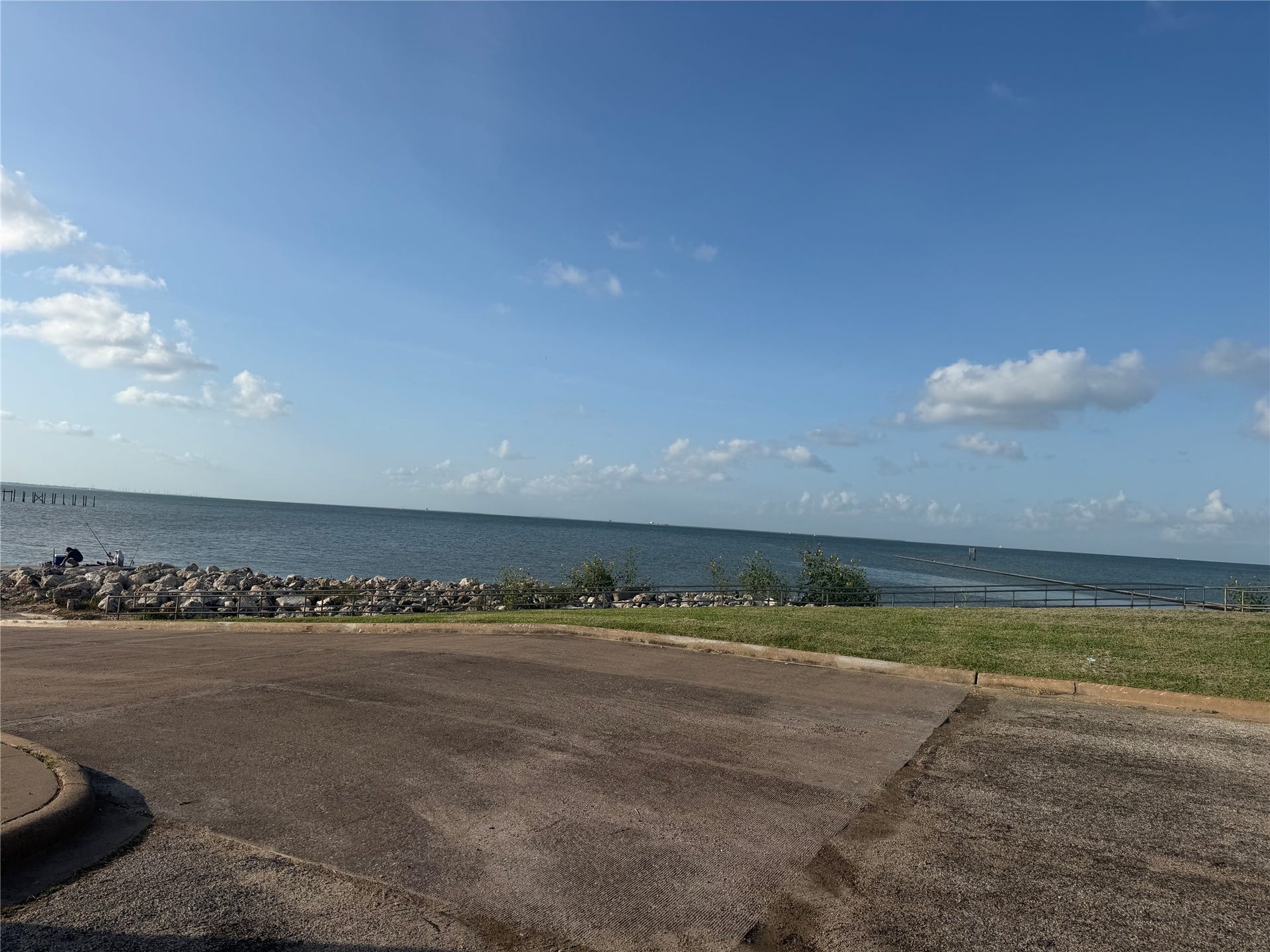 2884 Broadway Street, Dickinson, TX 77539 PUBLIC BOAT RAMP 3 mins from property.