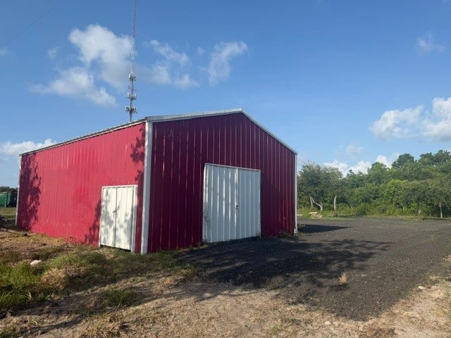 2884 Broadway Street, Dickinson, TX 77539 2884 Broadway Street, Dickinson, TX 77539