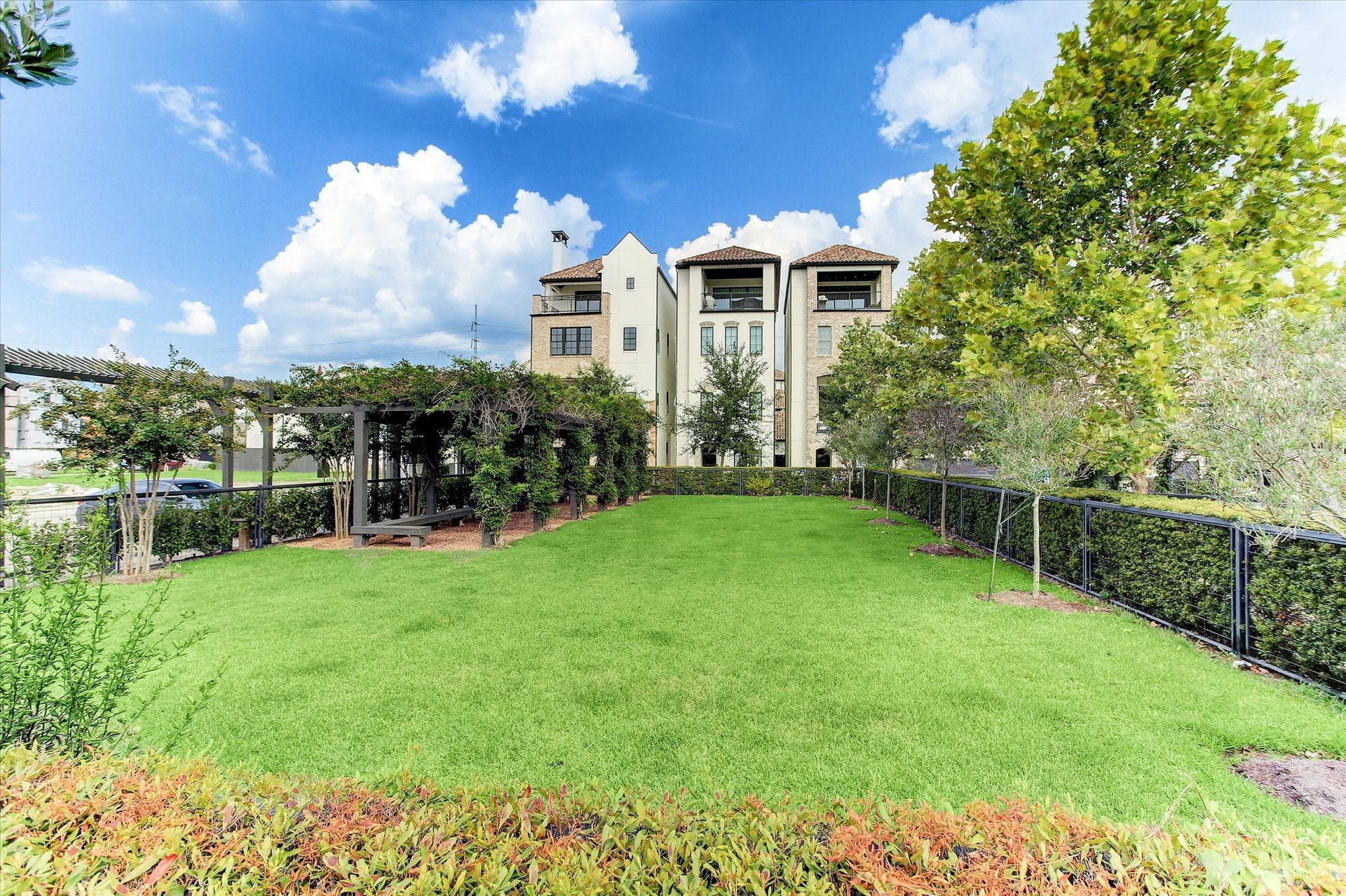 1208 Mosaico Lane, Houston, TX 77055 neighborhood dog park