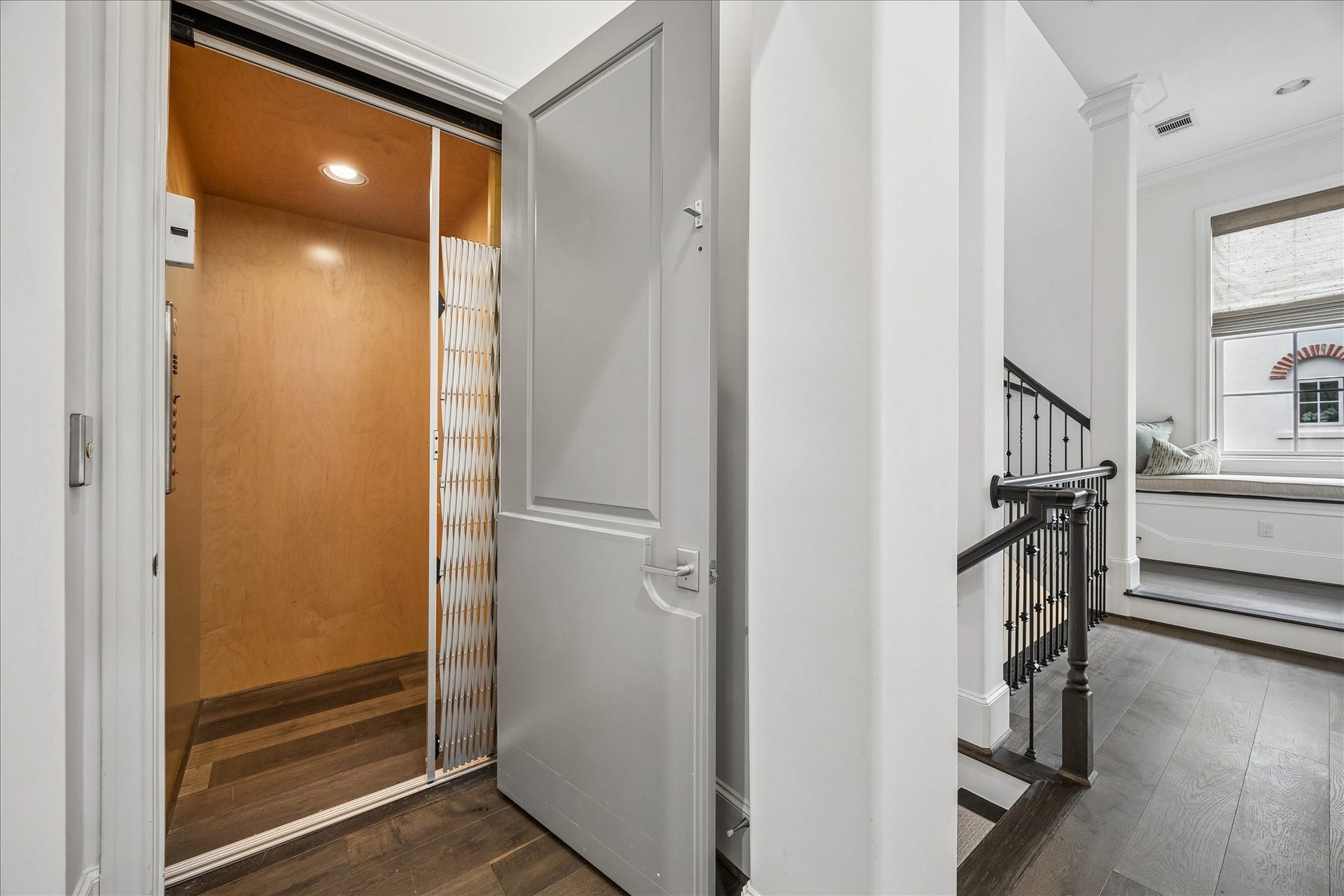 1208 Mosaico Lane, Houston, TX 77055 elevator to all 3 floors