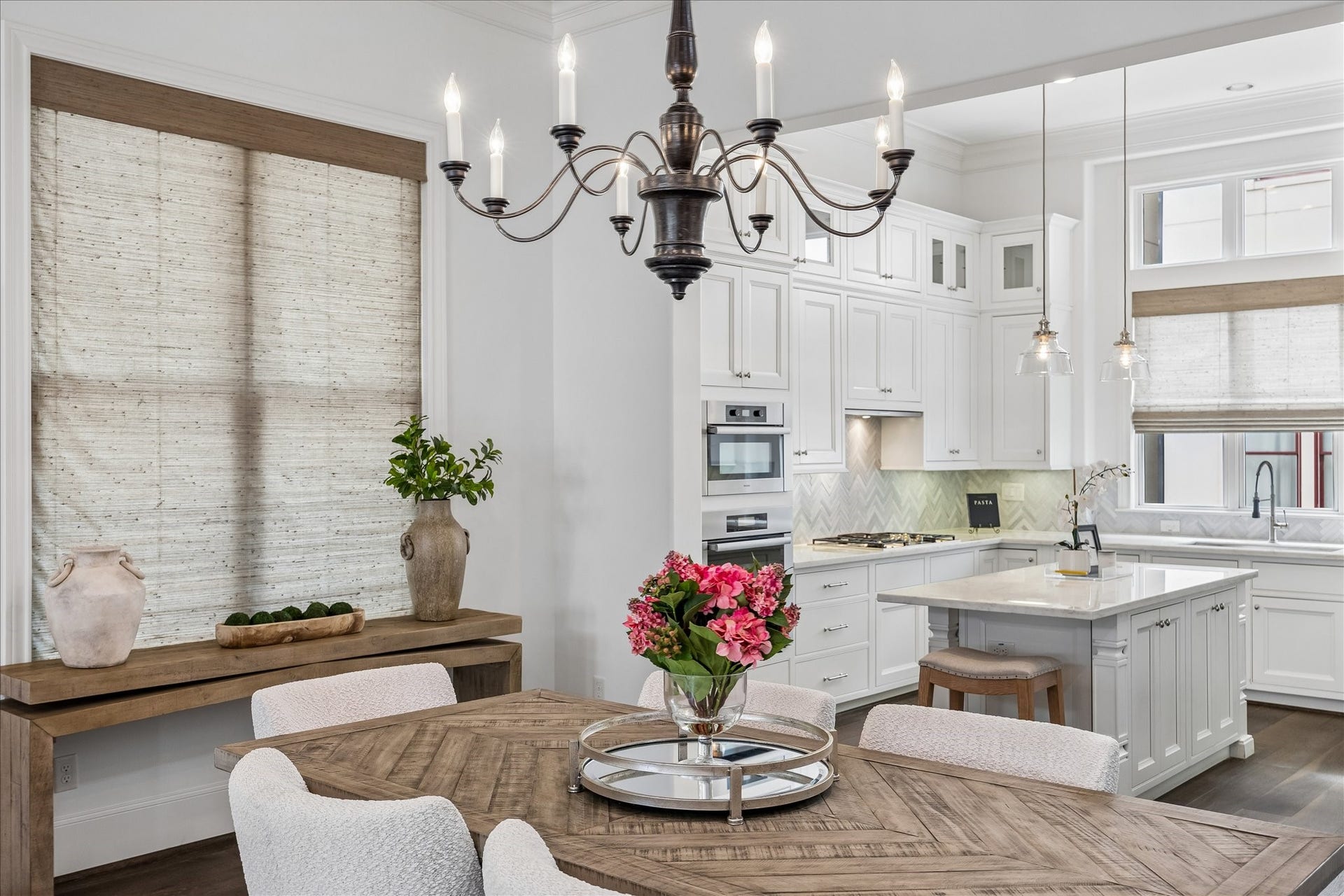 1208 Mosaico Lane, Houston, TX 77055 dining area open to kitchen