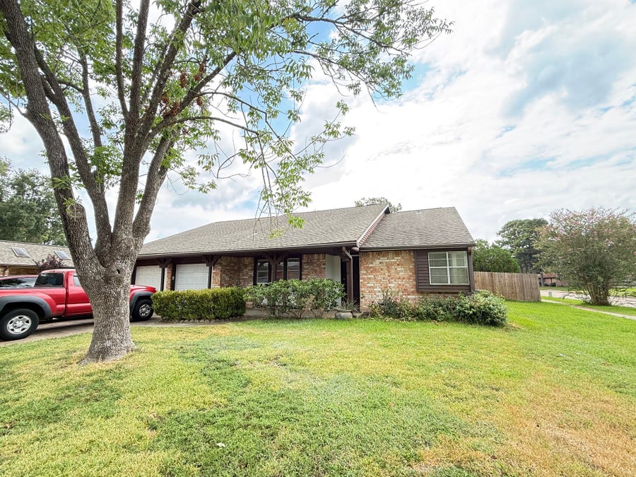 Property photo for 16402 Cavendish Drive, Houston, TX