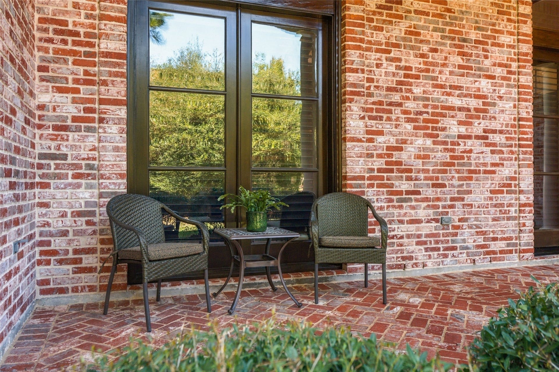 67 W Ambassador Bend, The Woodlands, TX 77382 67 W Ambassador Bend, The Woodlands, TX 77382