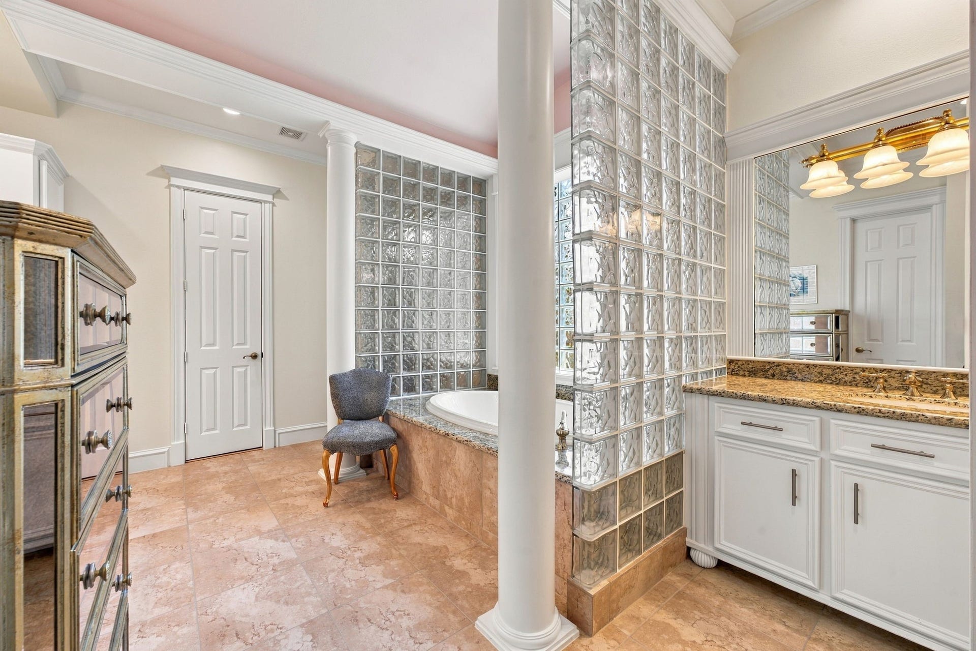67 W Ambassador Bend, The Woodlands, TX 77382 67 W Ambassador Bend, The Woodlands, TX 77382