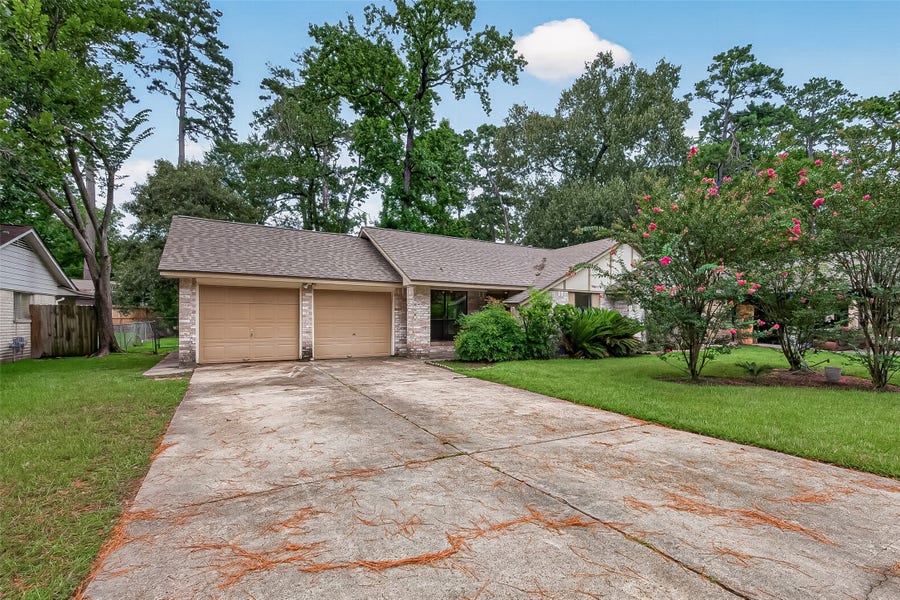 Property photo for 3318 Roaming Woods Lane, Spring, TX