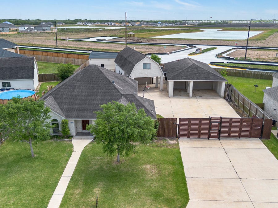 Property photo for 38 Palmero Way, Manvel, TX