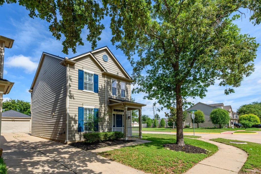 Property photo for 9631 Coyote Creek Drive, Houston, TX