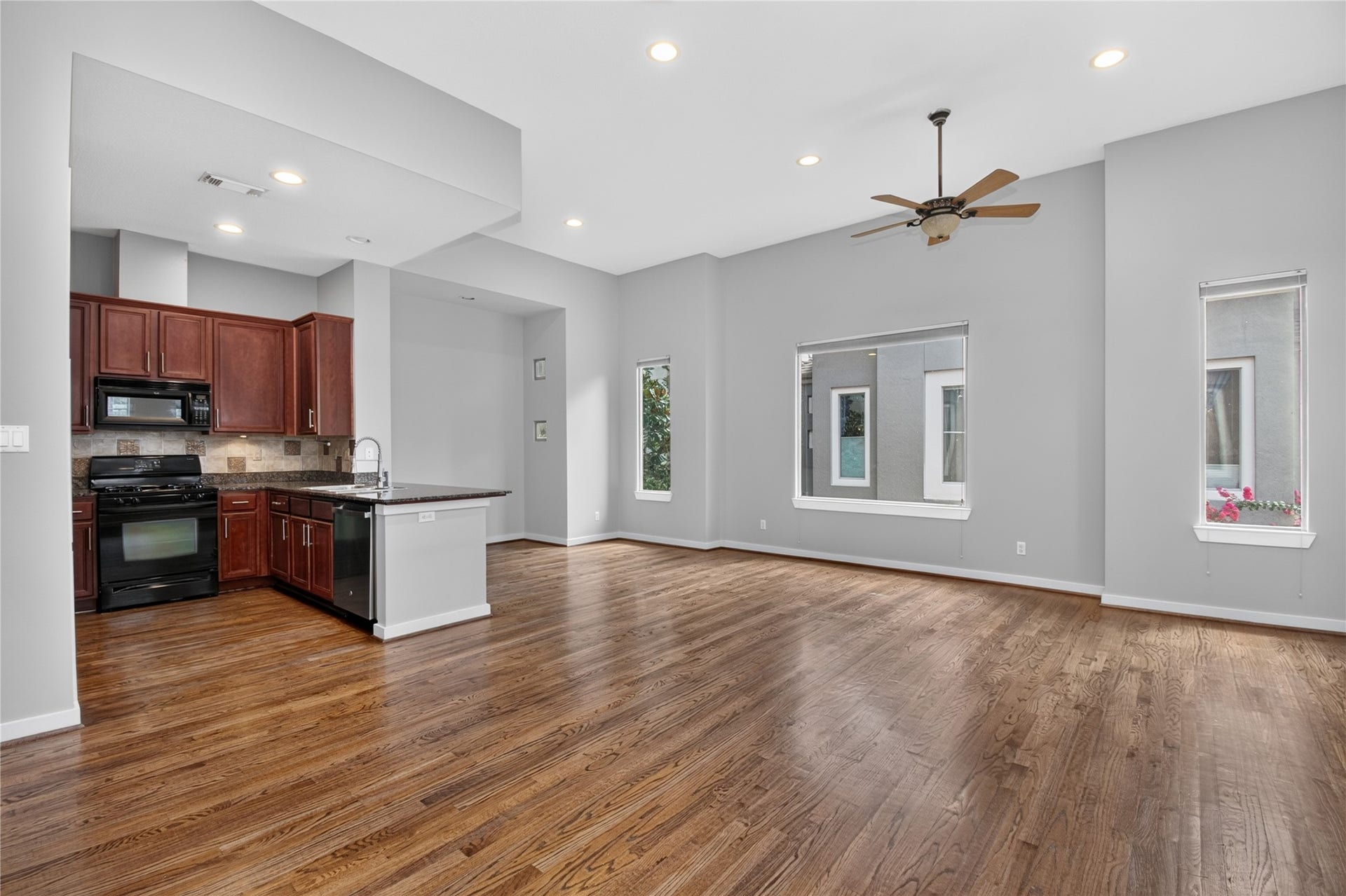 4448 Center Street, Houston, TX 77007 4448 Center Street, Houston, TX 77007