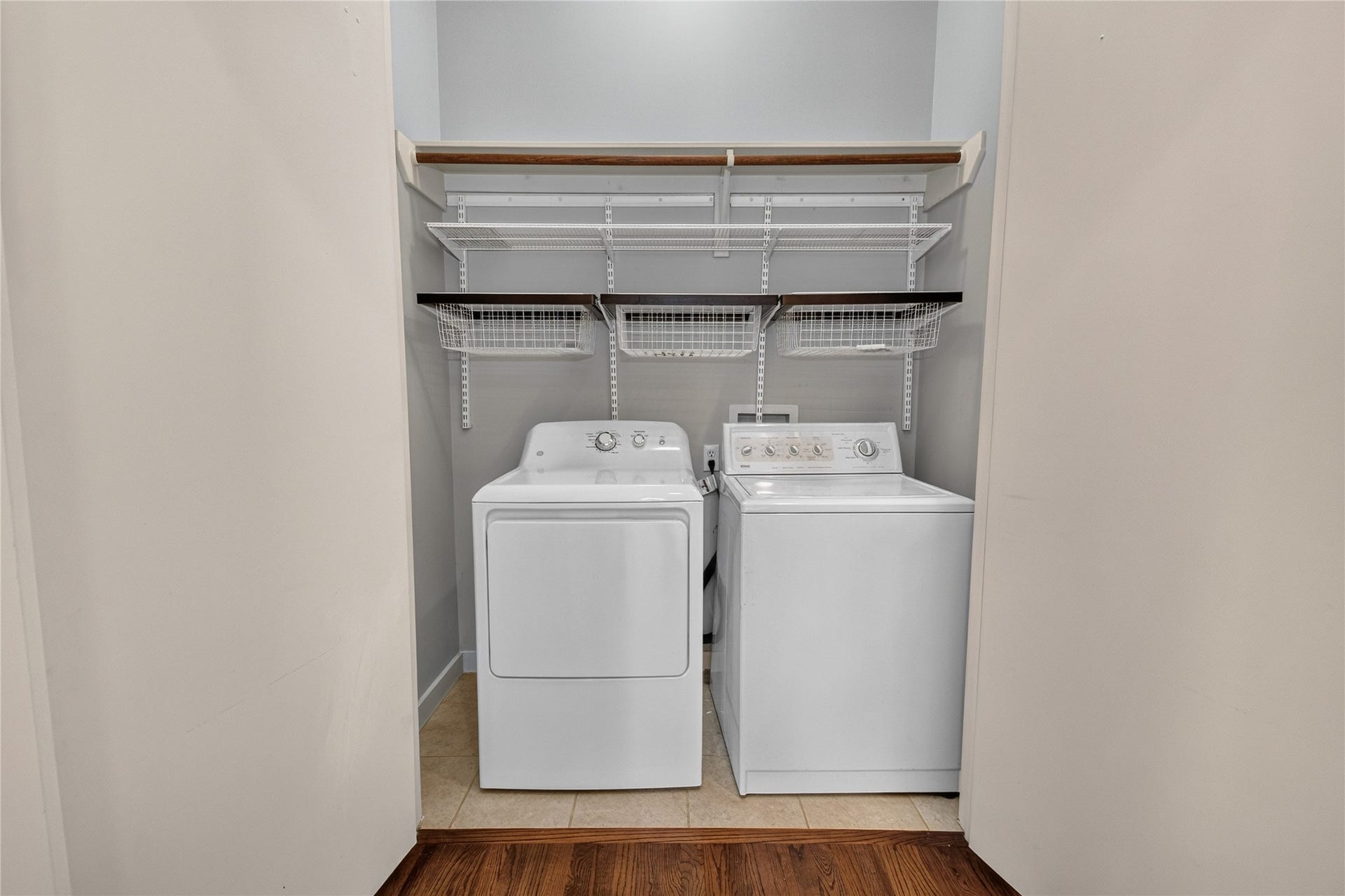 4448 Center Street, Houston, TX 77007 Washer & Dryer included