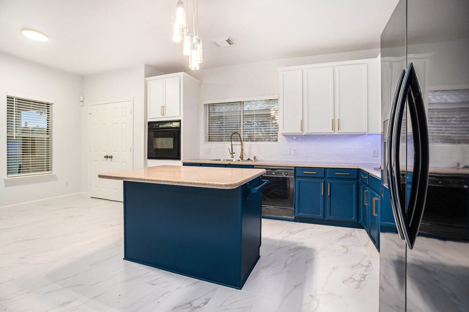 3811 Misty Falls Lane, Friendswood, TX 77546 3811 Misty Falls Lane, Friendswood, TX 77546