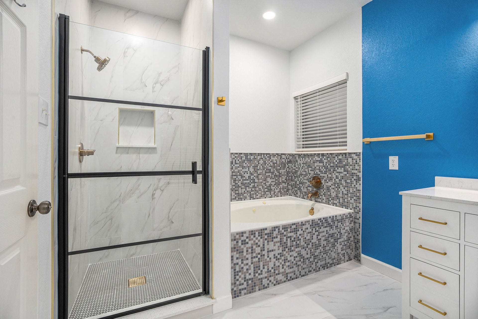 3811 Misty Falls Lane, Friendswood, TX 77546 3811 Misty Falls Lane, Friendswood, TX 77546