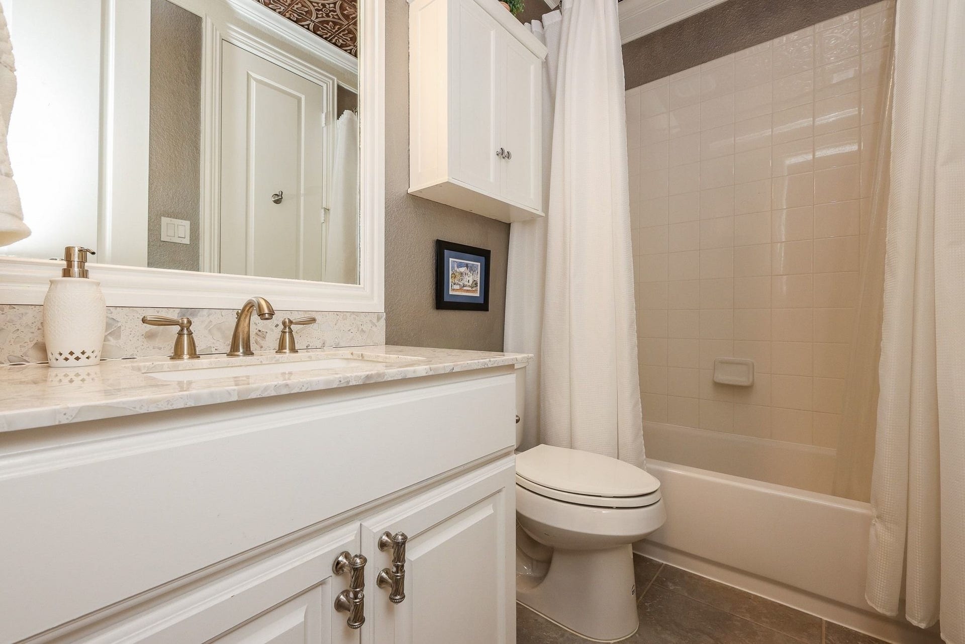 4715 Trickle Creek Court, Fulshear, TX 77441 Downstairs Secondary Bathroom 1
