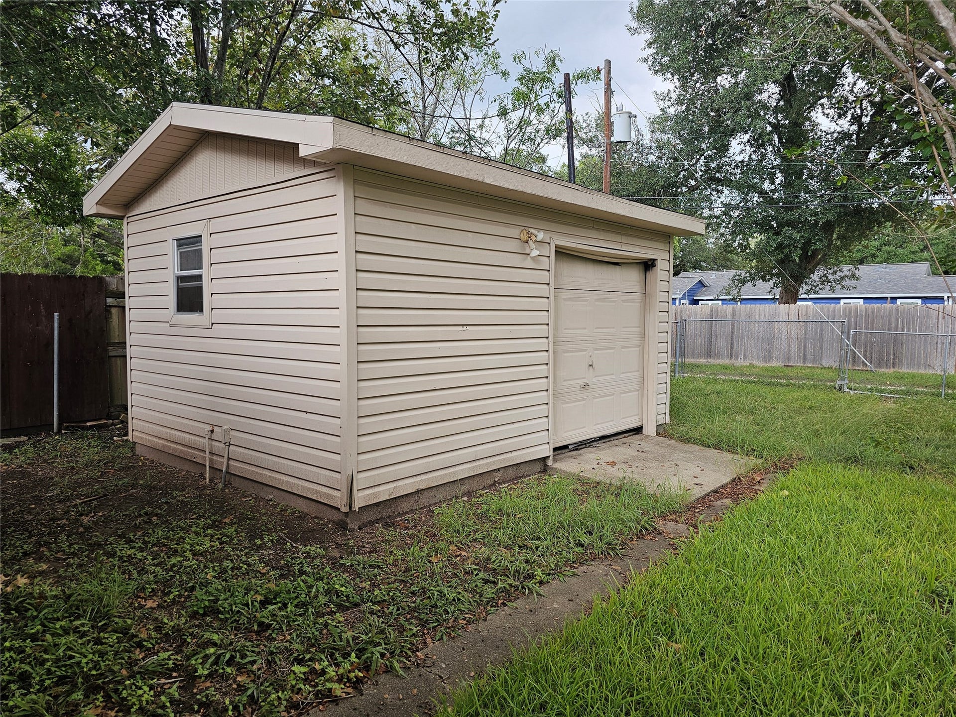 1305 James Street, Rosenberg, TX 77471 1305 James Street, Rosenberg, TX 77471