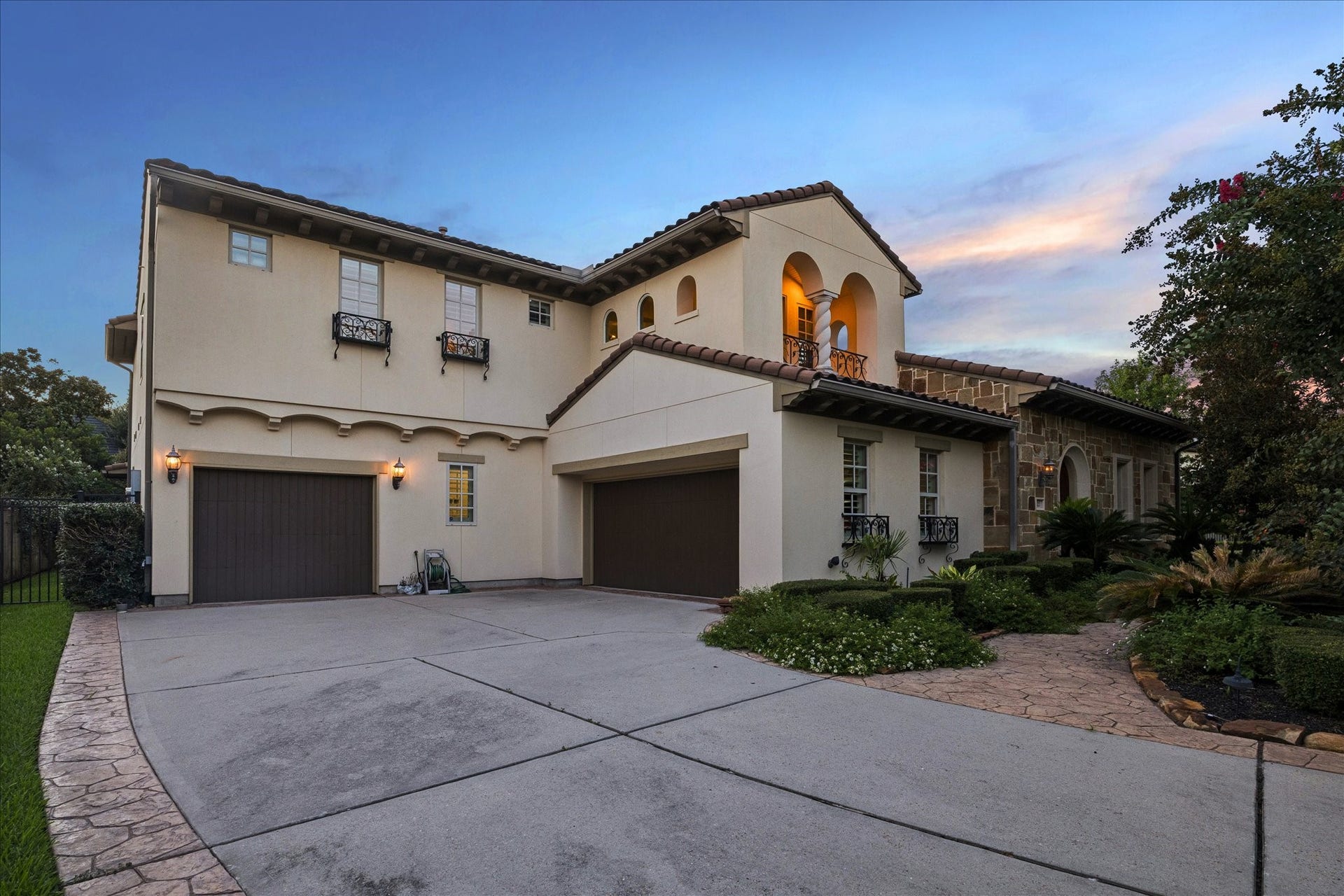 22 N Player Manor Circle, The Woodlands, TX 77382 22 N Player Manor Circle, The Woodlands, TX 77382