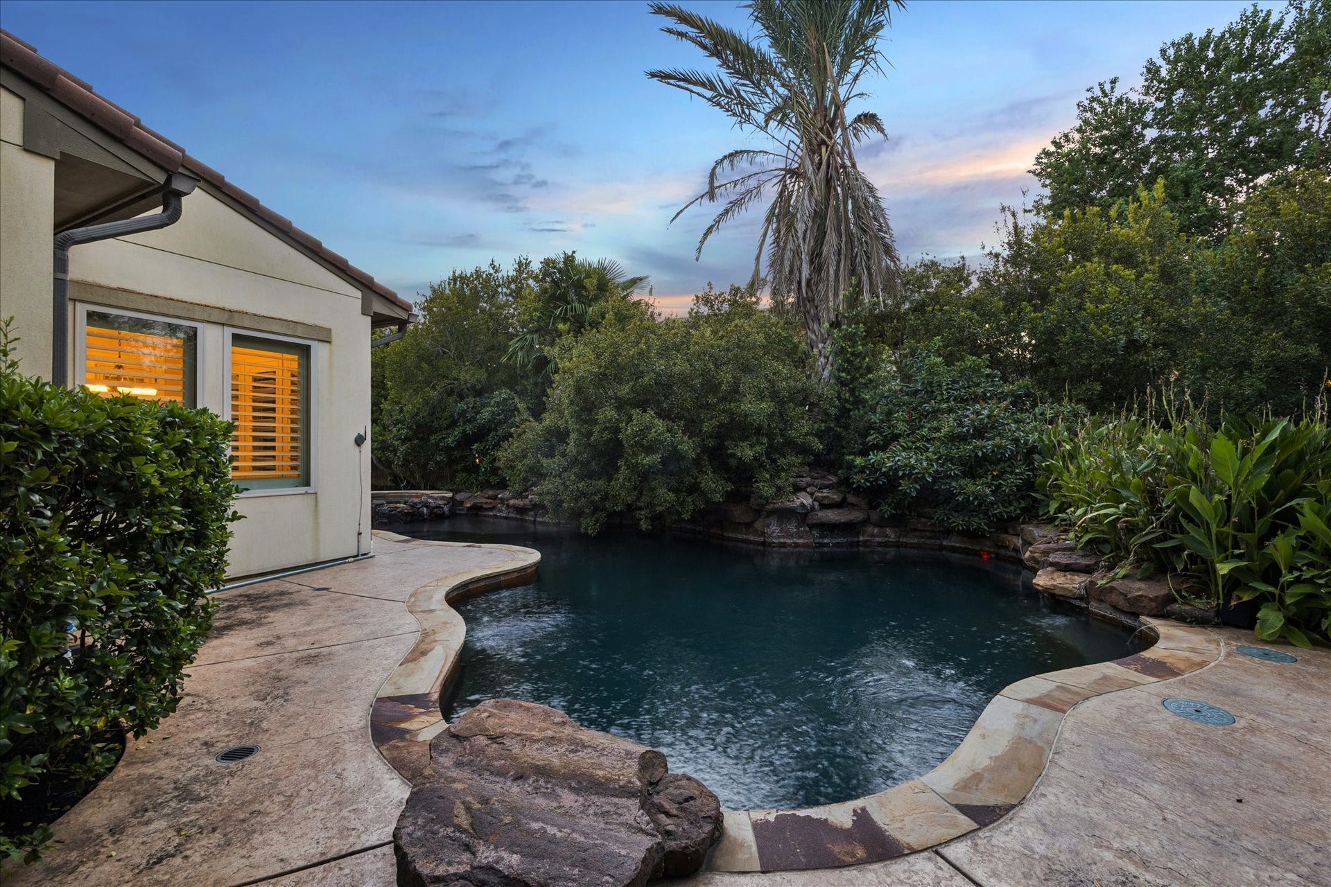 22 N Player Manor Circle, The Woodlands, TX 77382 22 N Player Manor Circle, The Woodlands, TX 77382