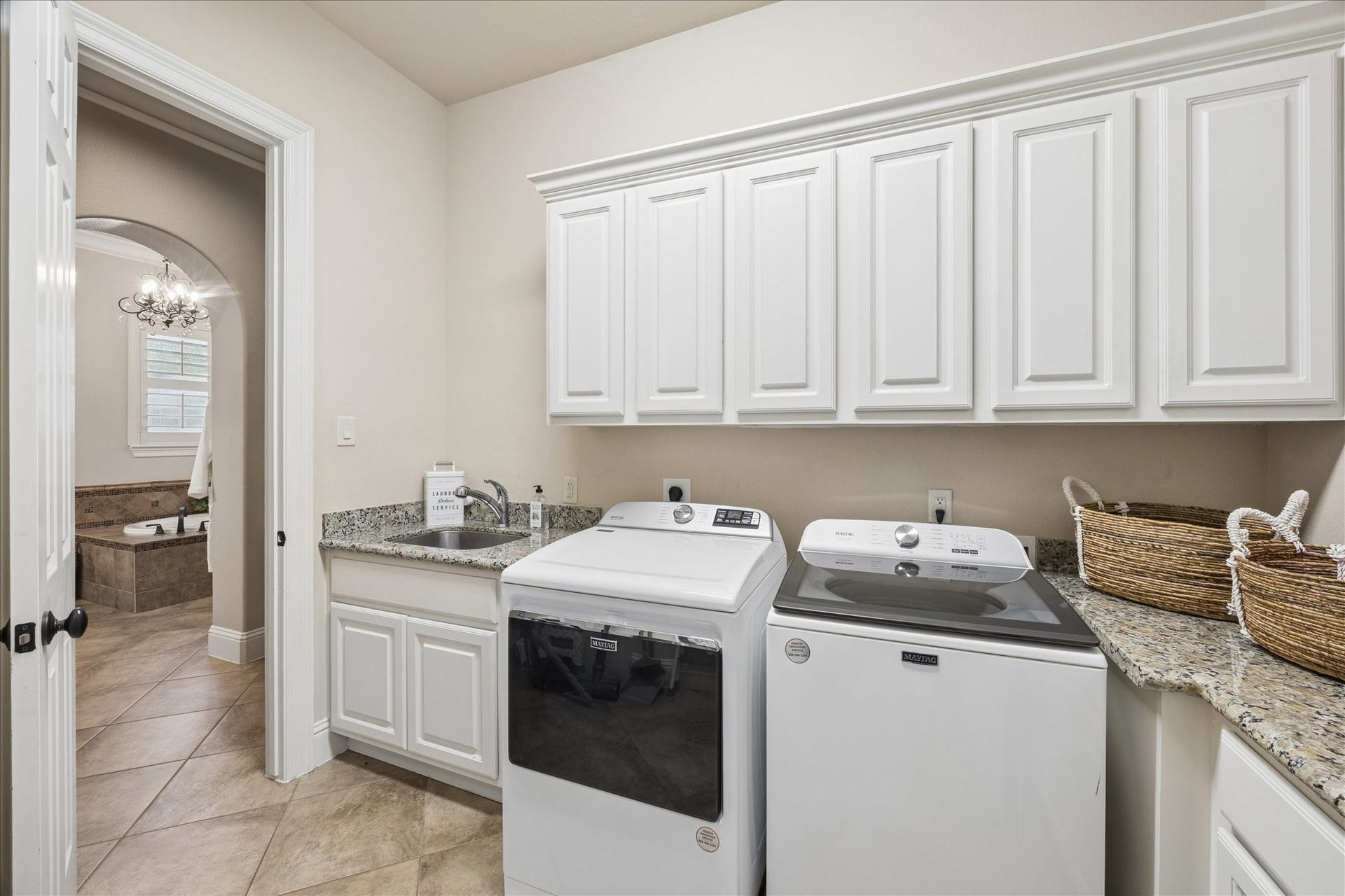 22 N Player Manor Circle, The Woodlands, TX 77382 22 N Player Manor Circle, The Woodlands, TX 77382