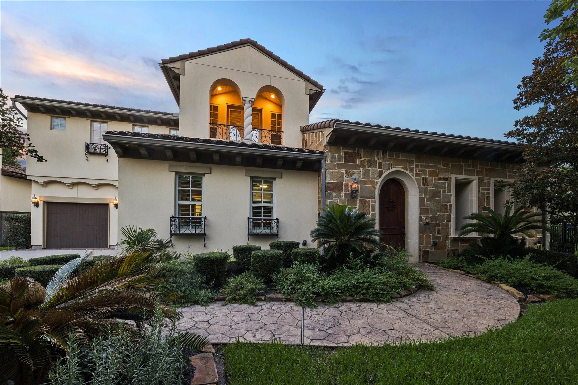 22 N Player Manor Circle, The Woodlands, TX 77382 22 N Player Manor Circle, The Woodlands, TX 77382