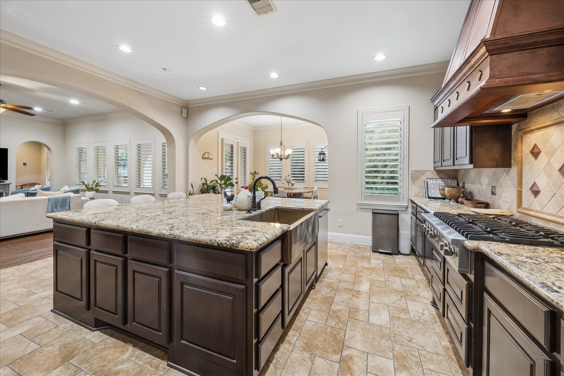 22 N Player Manor Circle, The Woodlands, TX 77382 22 N Player Manor Circle, The Woodlands, TX 77382
