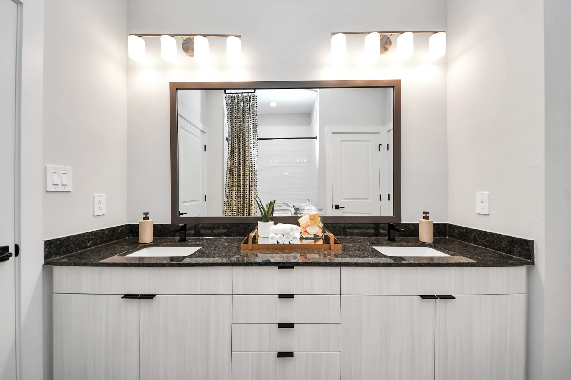 Primary Suite offers walk-closet,bath w/dual vanities&lux tub/shower.