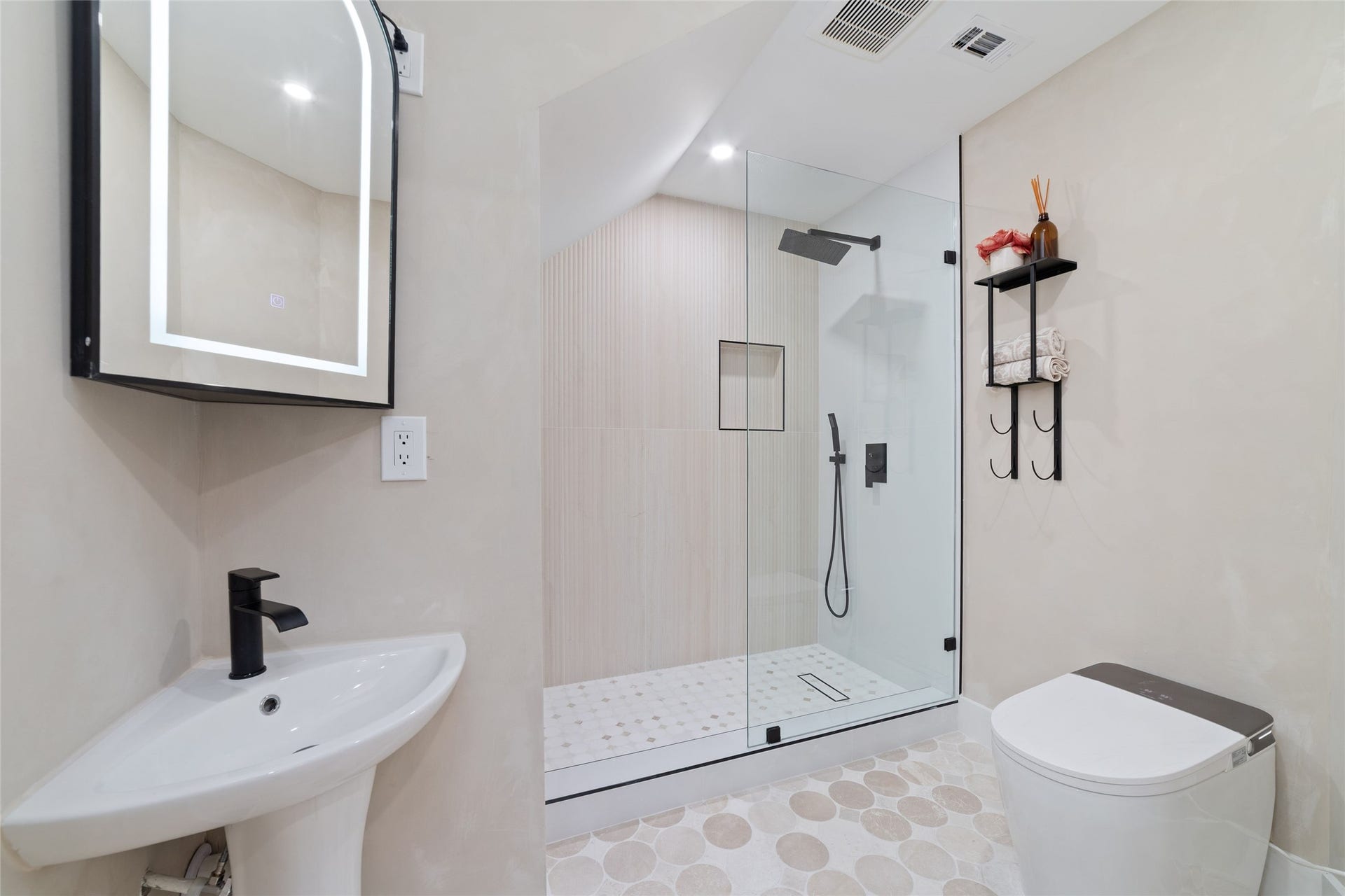 Formal full bath