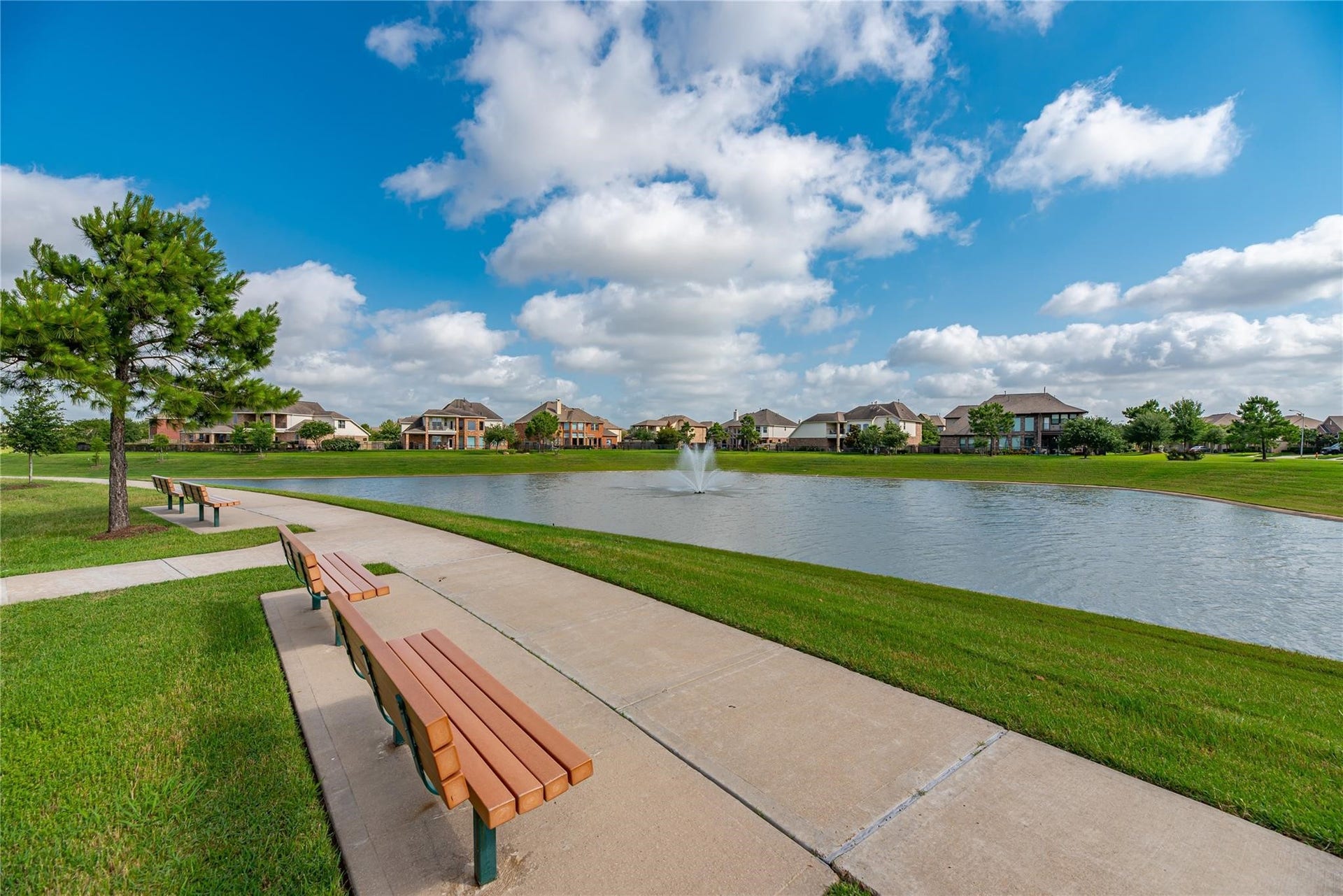 4302 Kent Ranch Court, Katy, TX 77494 Enjoy scenic lakeside walking trails.