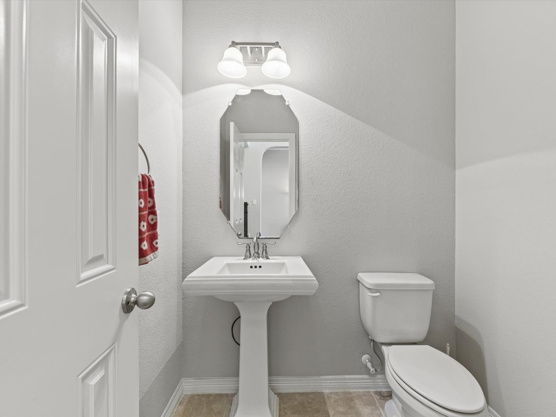 4302 Kent Ranch Court, Katy, TX 77494 HALF BATH NEAR THE ENTRYWAY ON THE FIRST FLOOR.