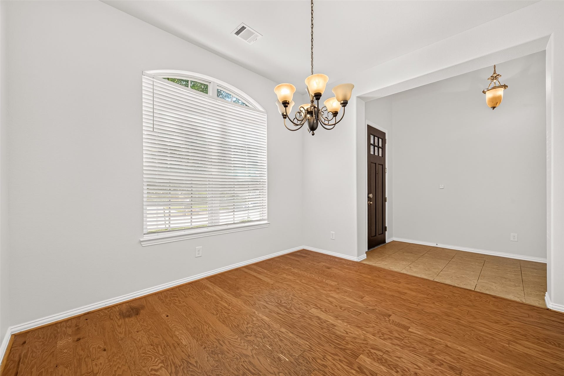 8155 Laughing Falcon Trail, Conroe, TX 77385 NEW PAINT THROUGHOUT!!