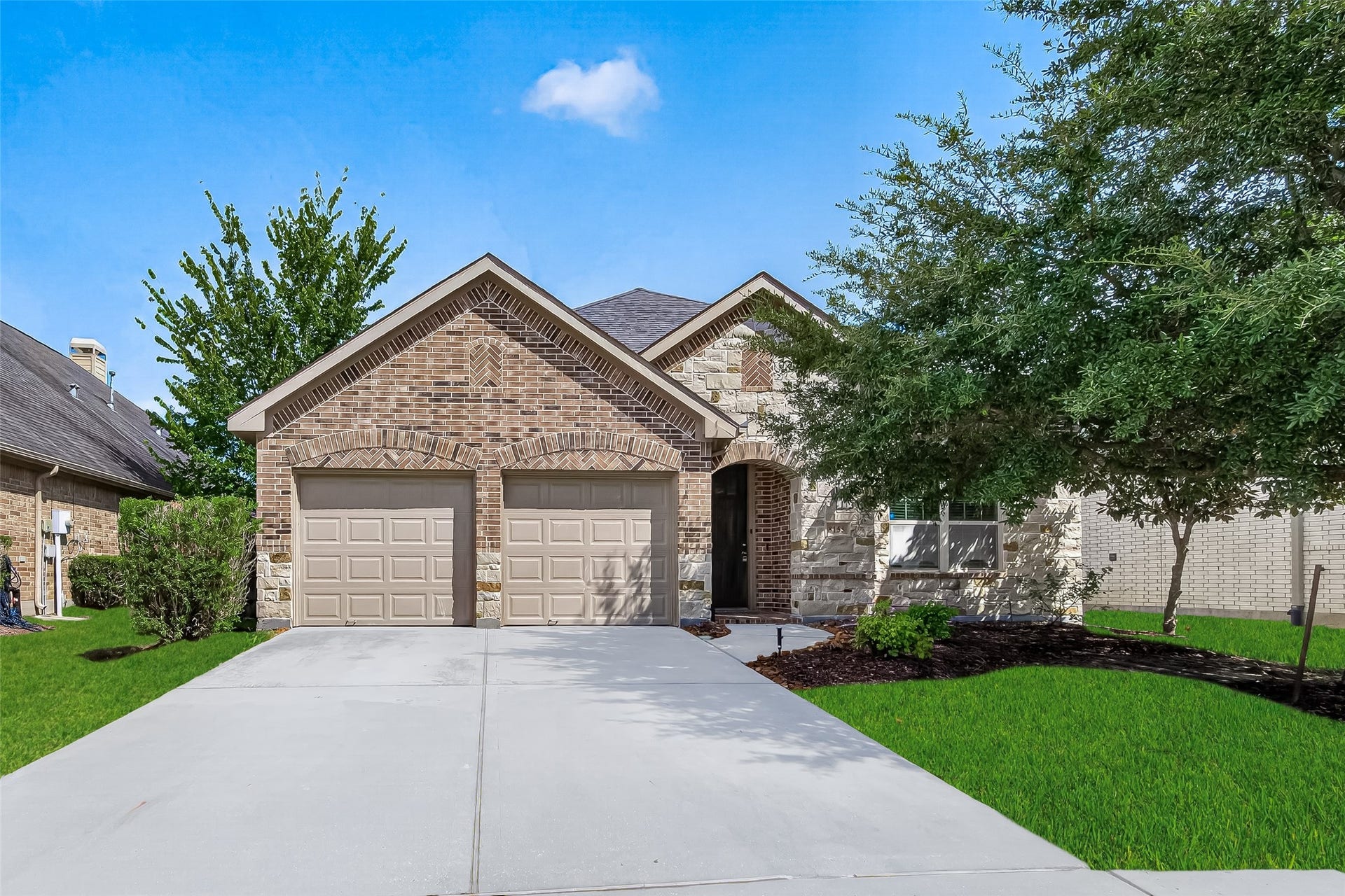 8155 Laughing Falcon Trail, Conroe, TX 77385 Welcome to 8155 Laughing Falcon Trail!