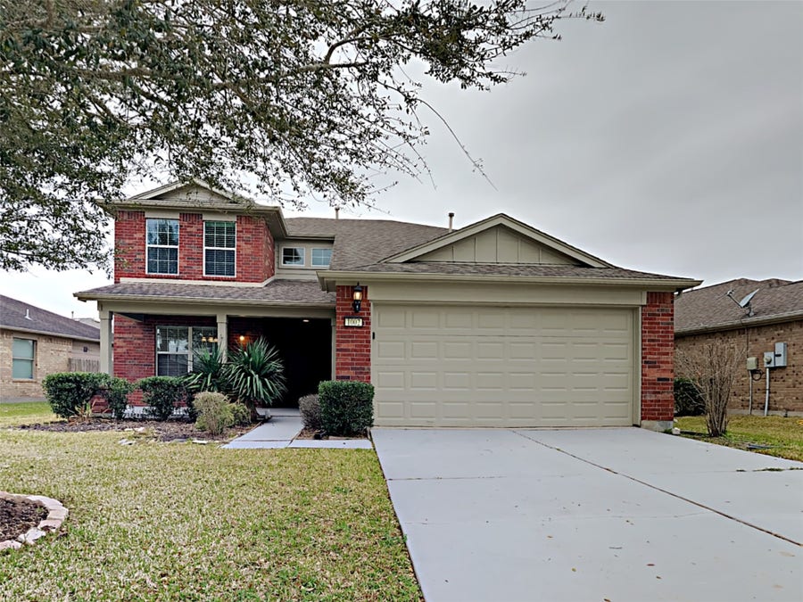 Property photo for 1002 Honeysuckle Vine Drive, Rosenberg, TX