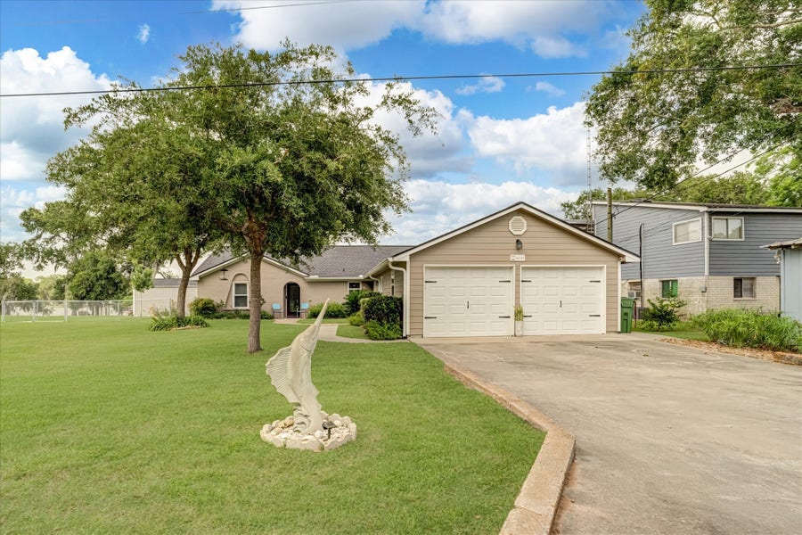 Property photo for 6041 Lazy Lane, Brazoria, TX
