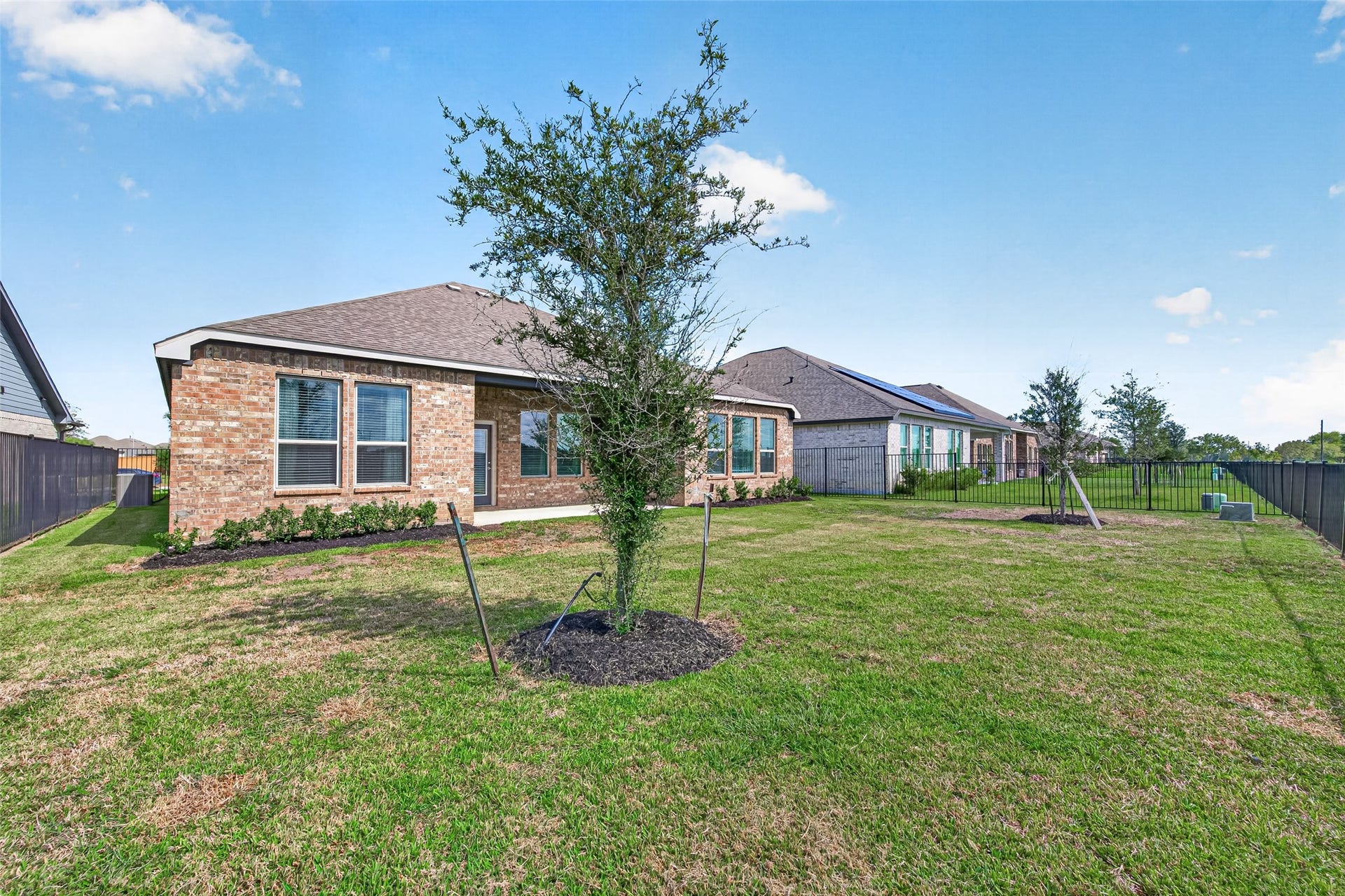 10707 Amador Peak Drive, Rosharon, TX 77583 Another view of this backyard, great for gatherings!