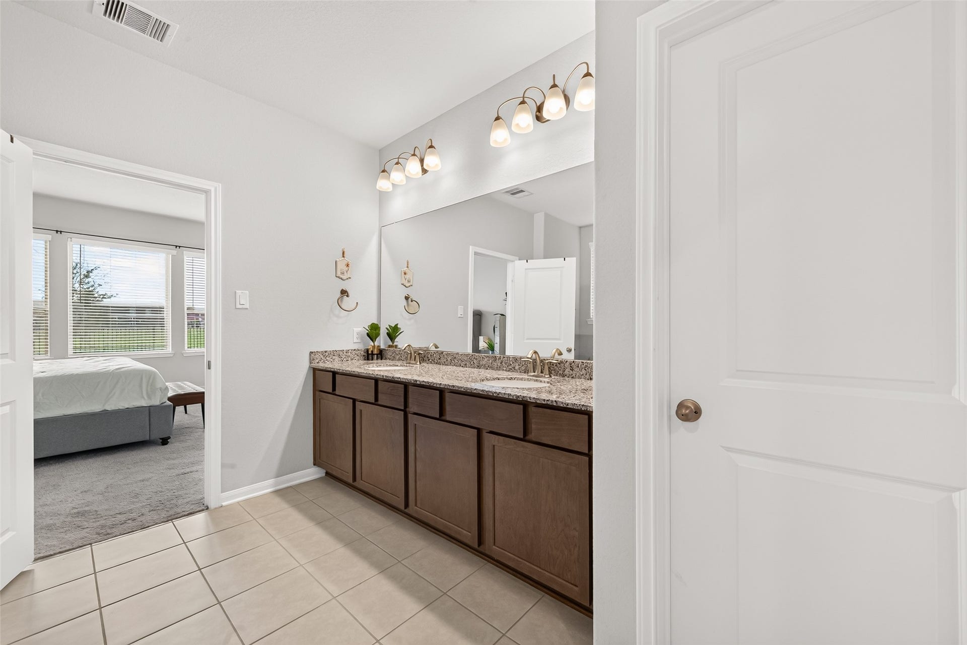 10707 Amador Peak Drive, Rosharon, TX 77583 Primary bathroom looking out to the backyard, great views, water closet through door.