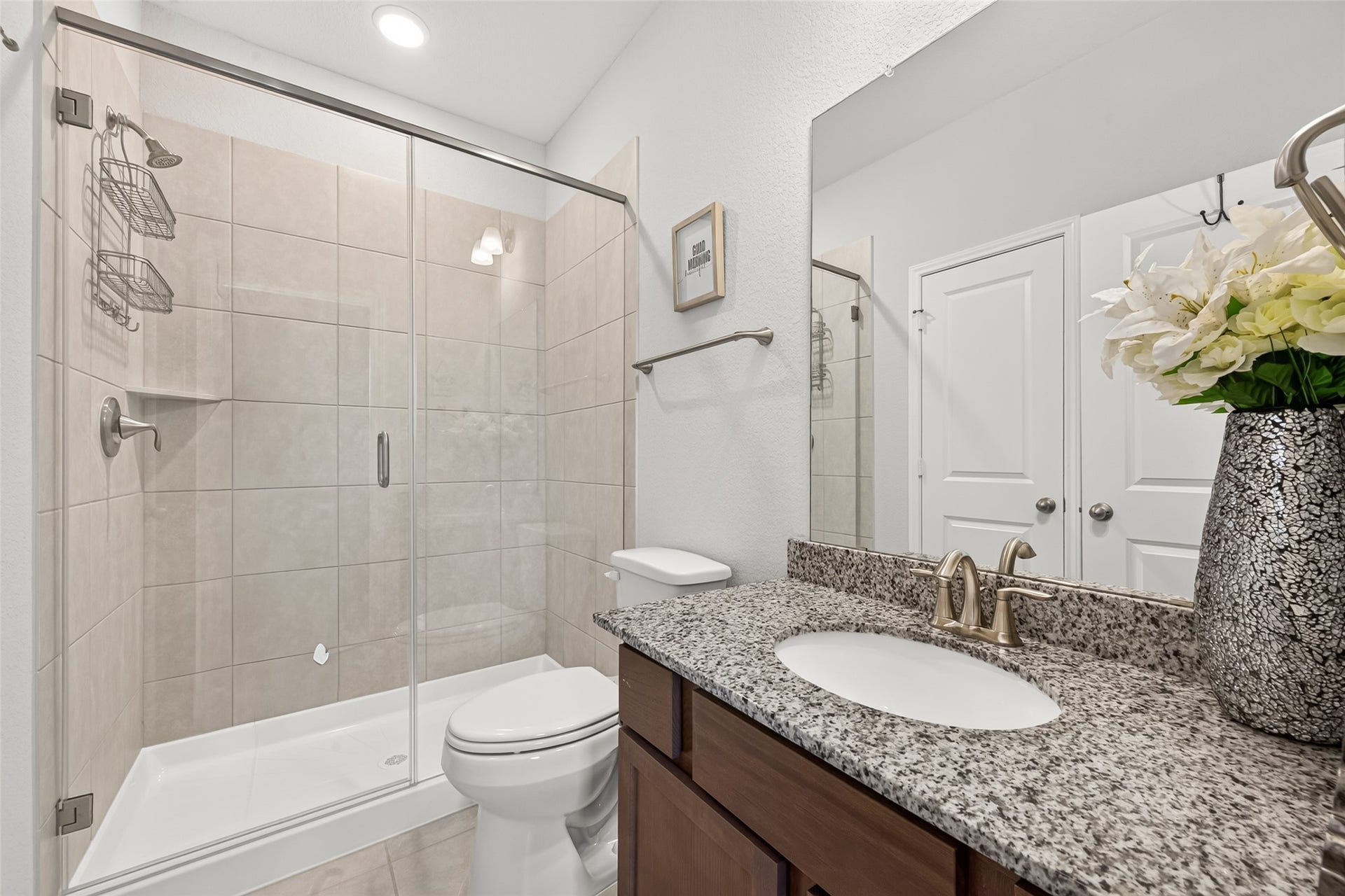 10707 Amador Peak Drive, Rosharon, TX 77583 Beautiful shower located en-suite secondary bedroom closest to front of home, great closet space.